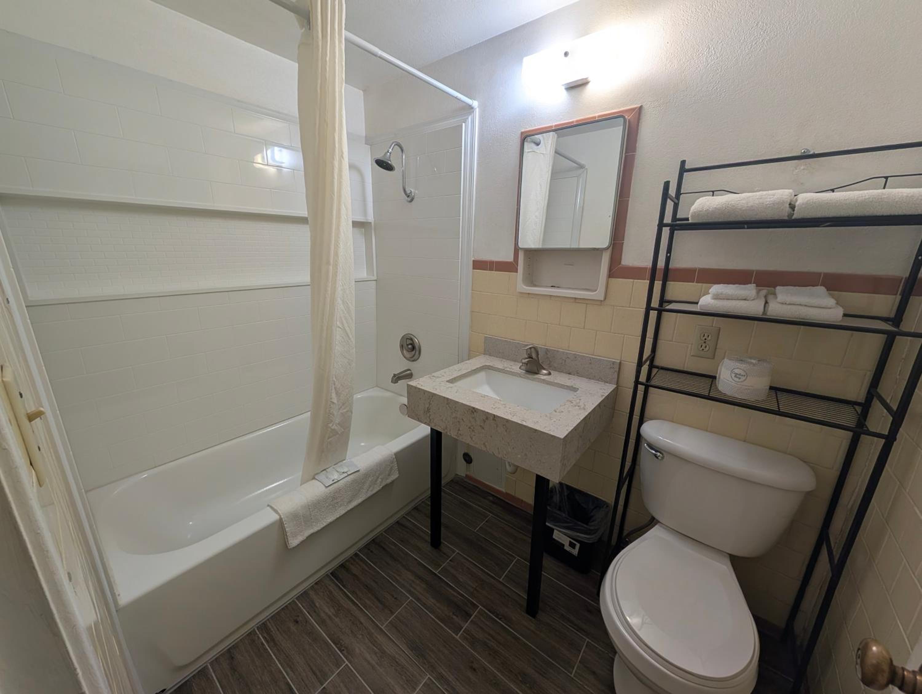 Queen Room - Photo 2