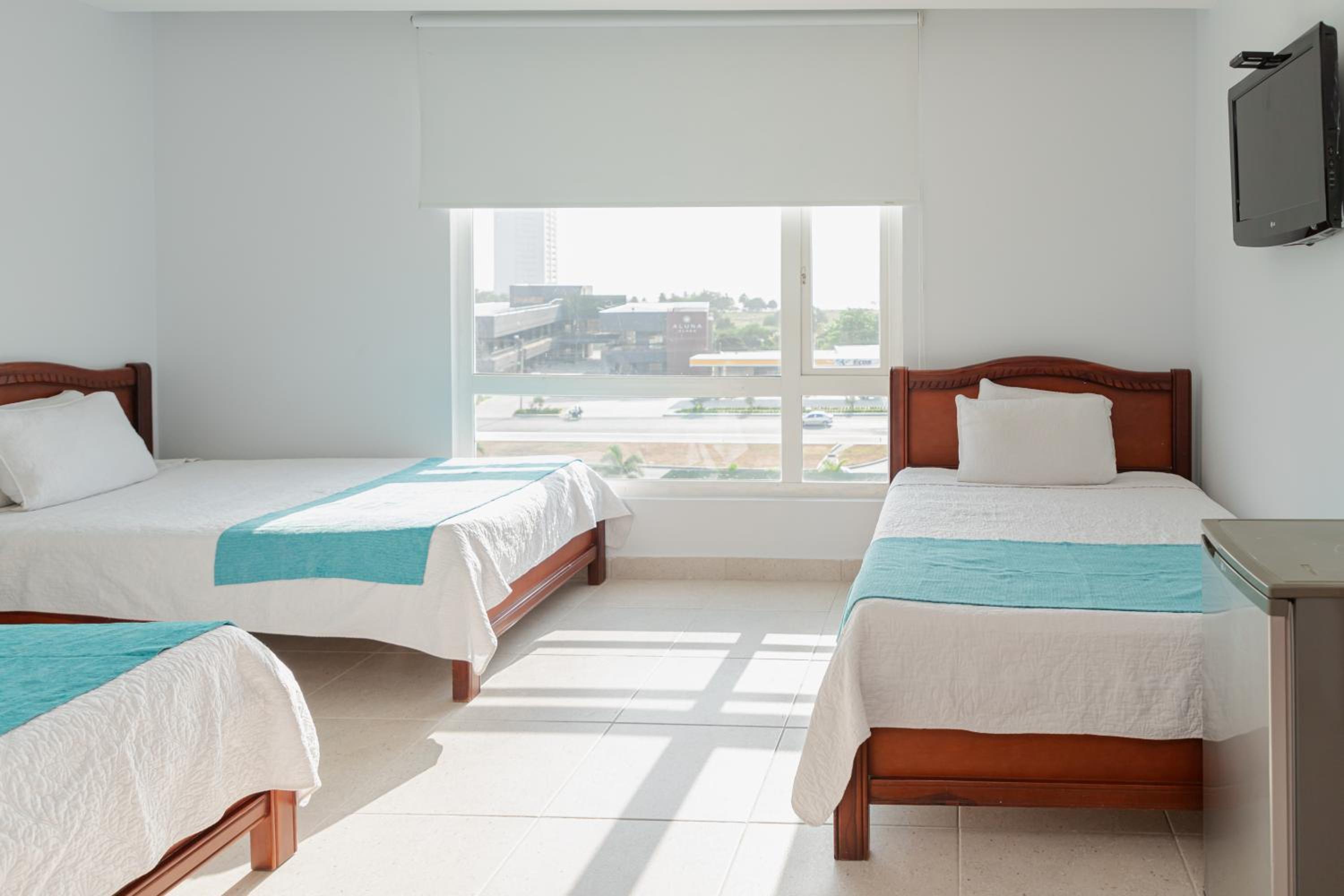 Single Bed in Mixed Dormitory Room
