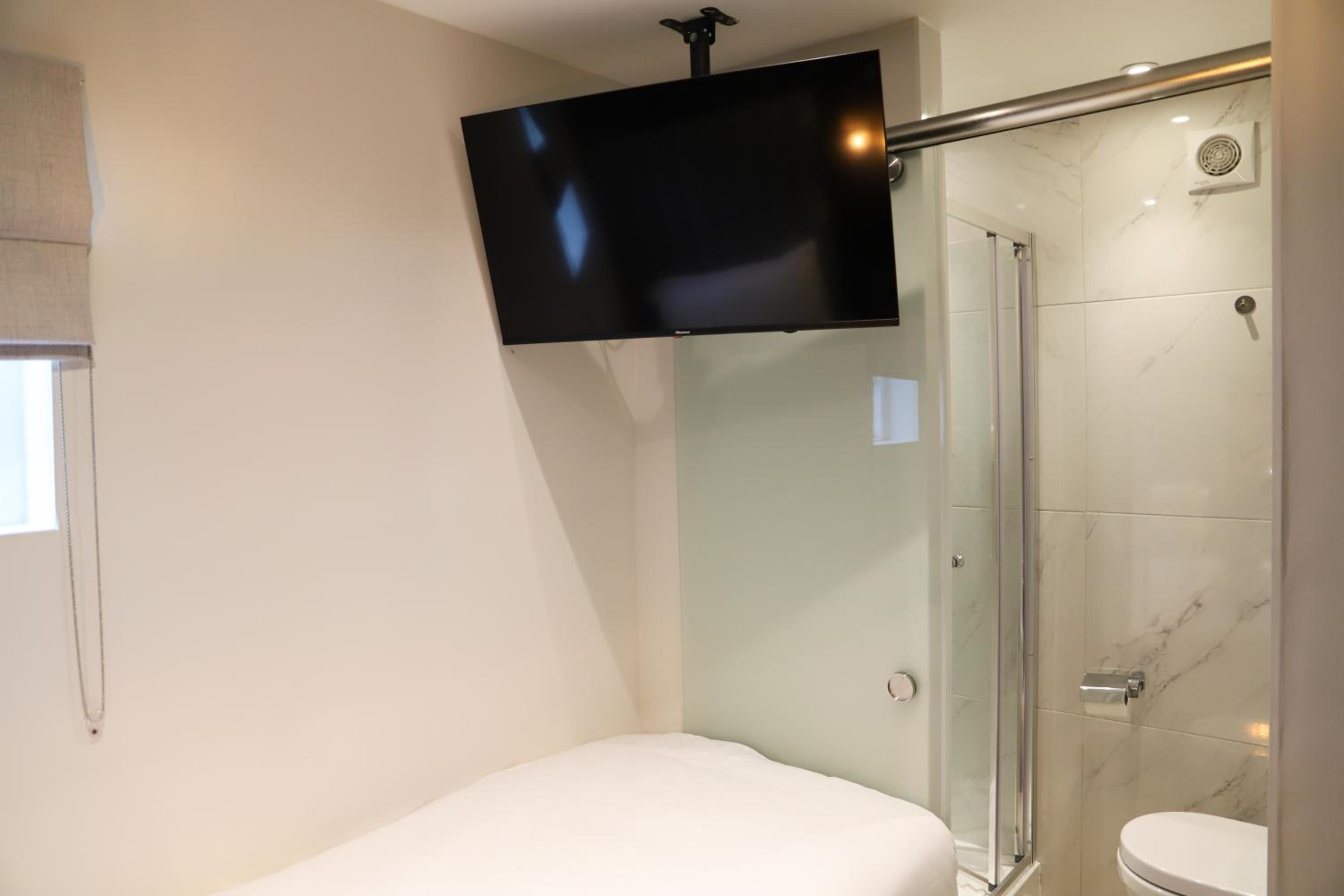 Small Single Room photo 2
