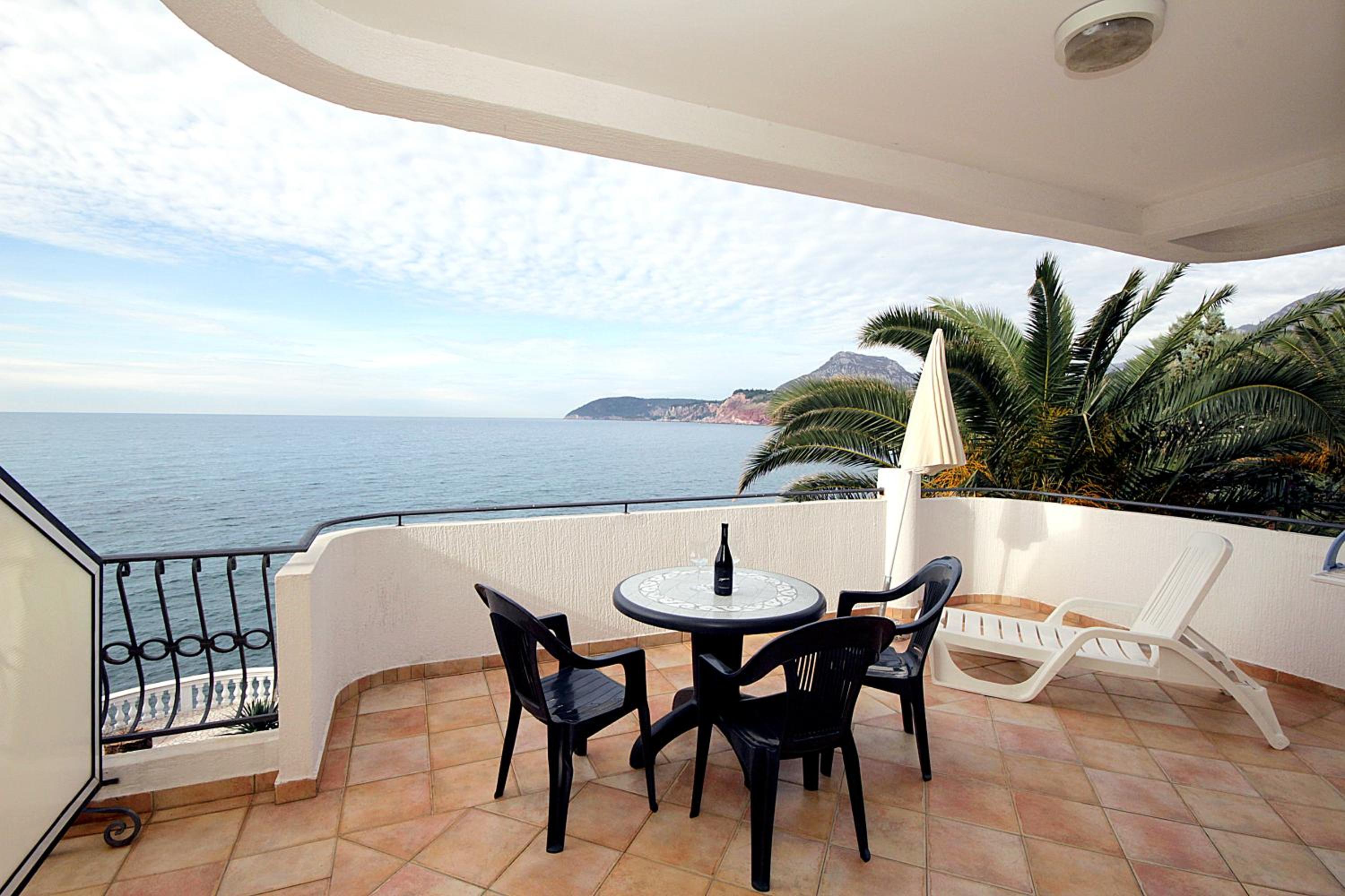 Studio with Sea View (2 Adults) photo 3