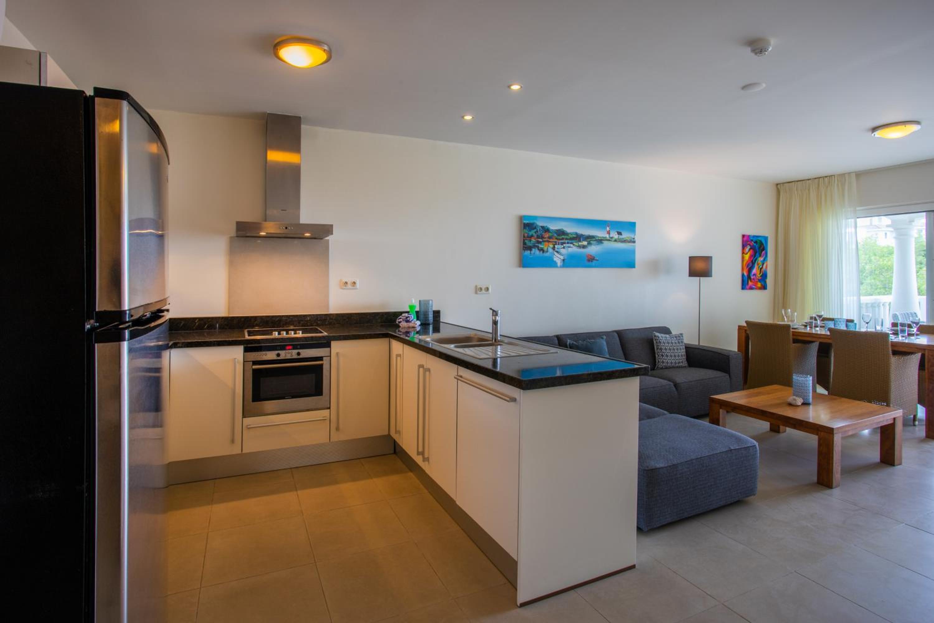 Two-Bedroom Apartment with Partial Ocean View photo 2