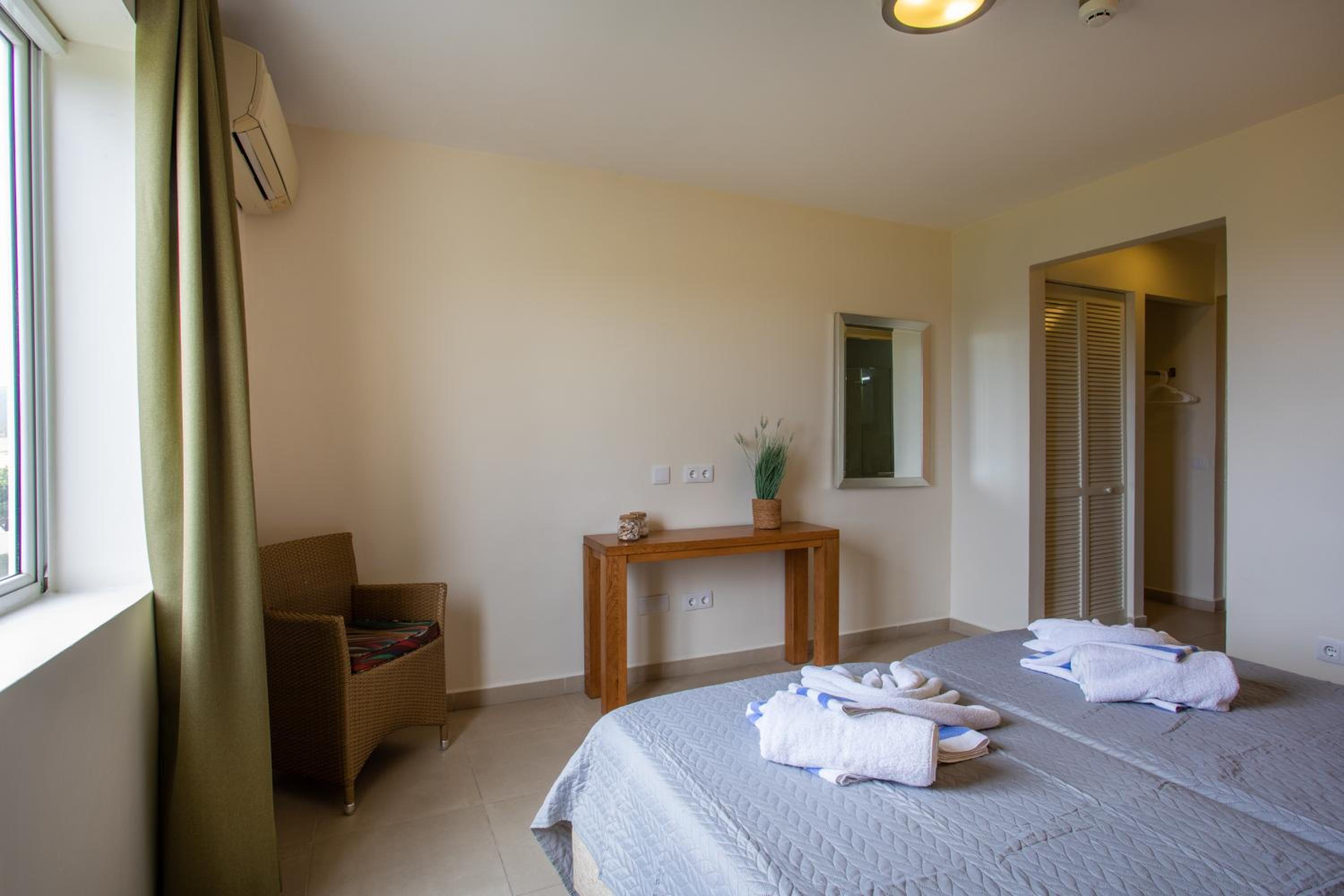 Two-Bedroom Deluxe Apartment with Ocean View photo 2
