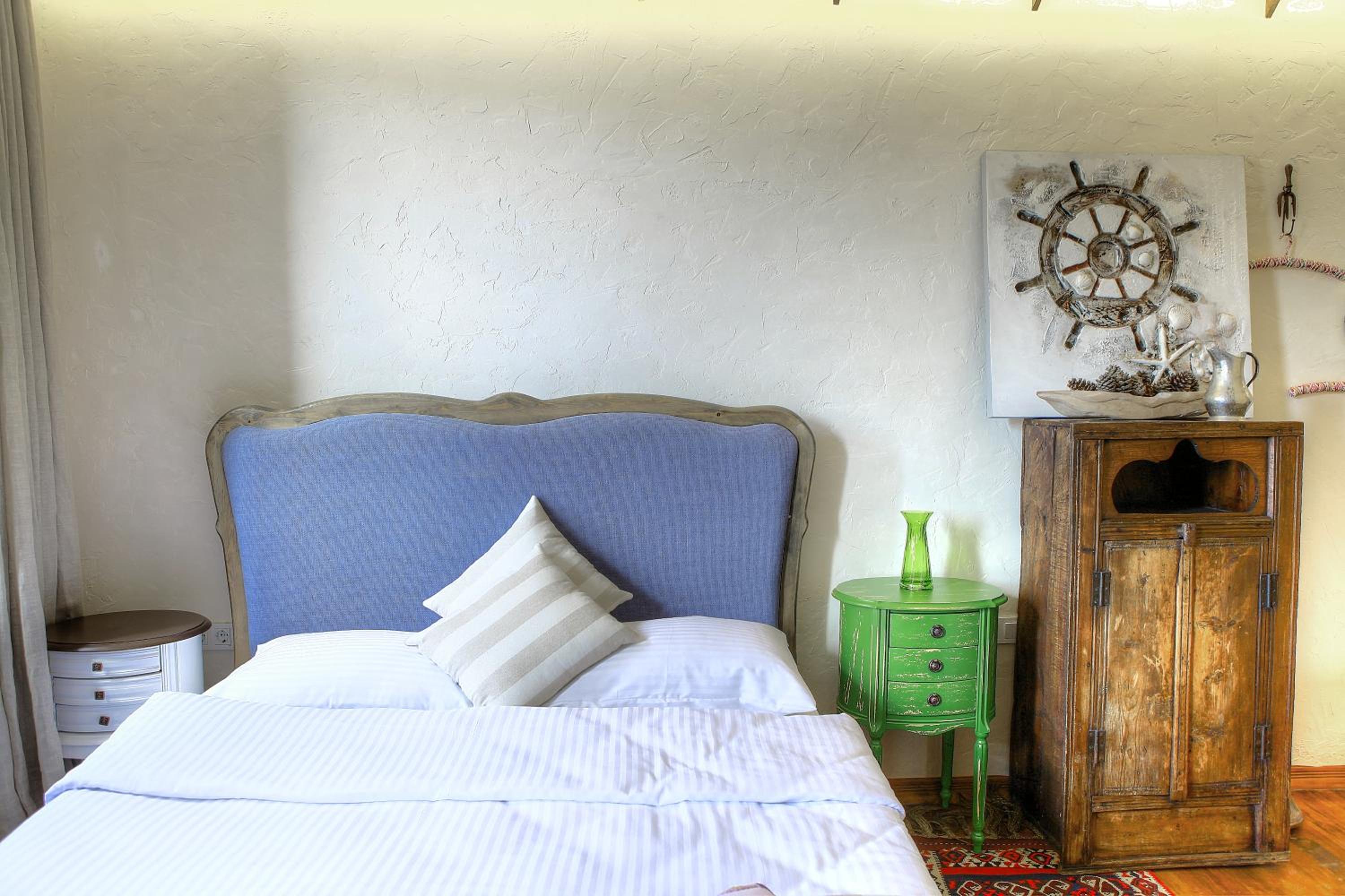 Deluxe Double Room with Bath - Photo 8