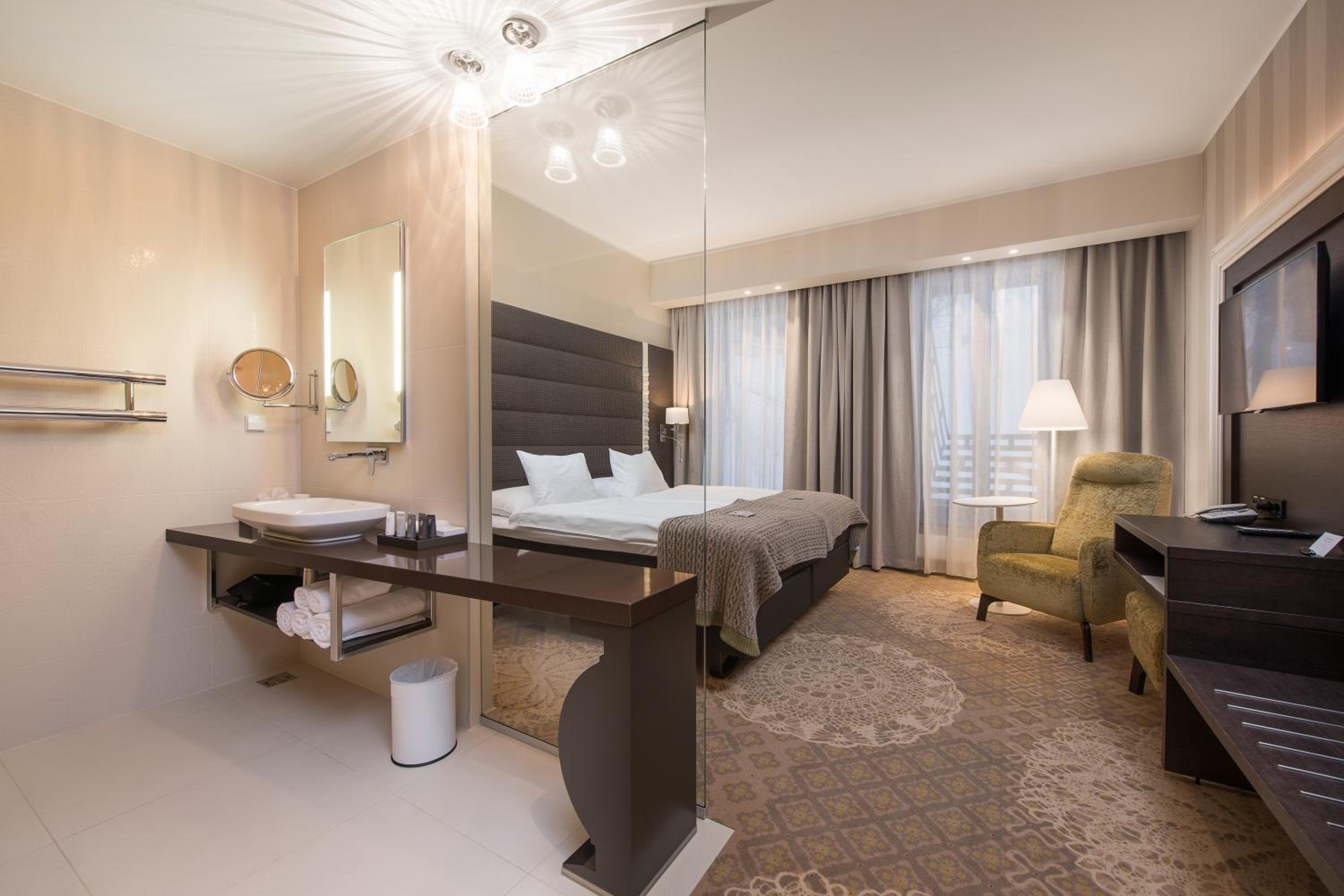 Classic Double or Twin Room with Spa Access photo 3
