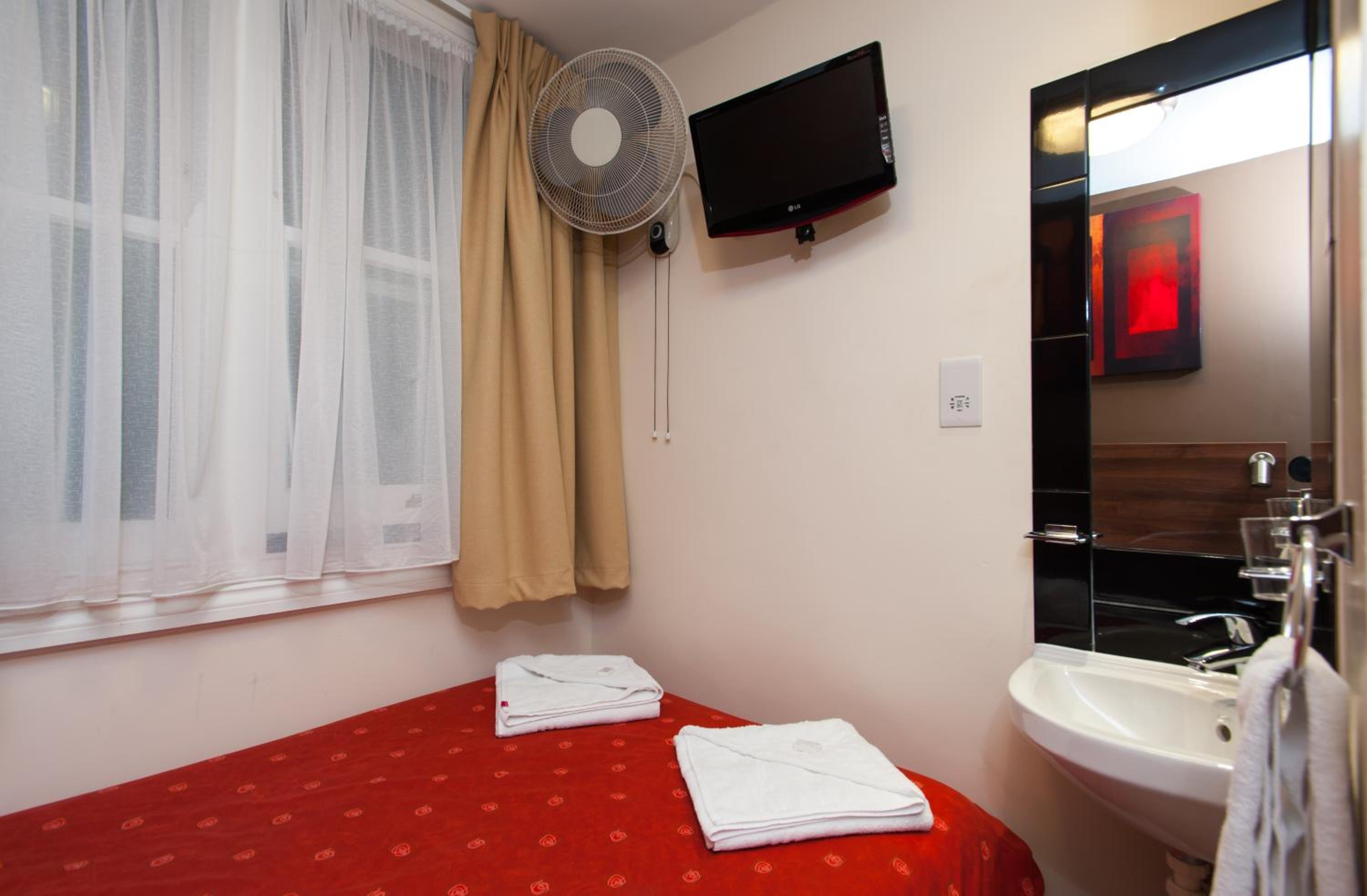 Double Room with Shared Bathroom photo 1