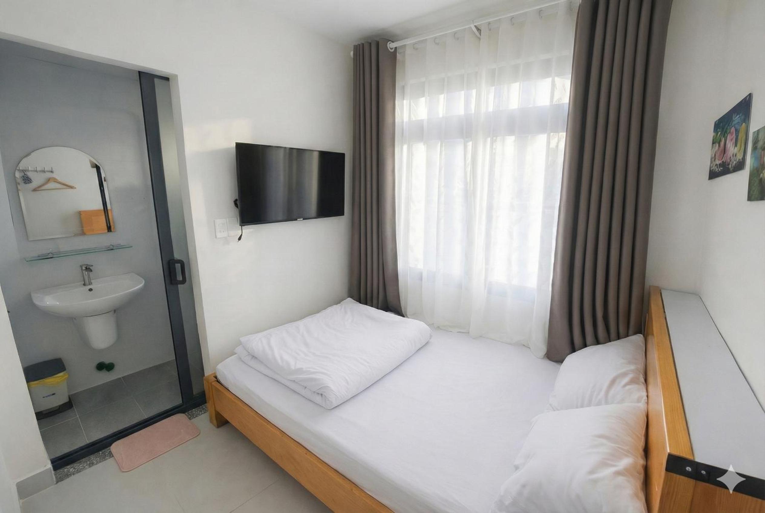 Single Room with Bathroom photo 2