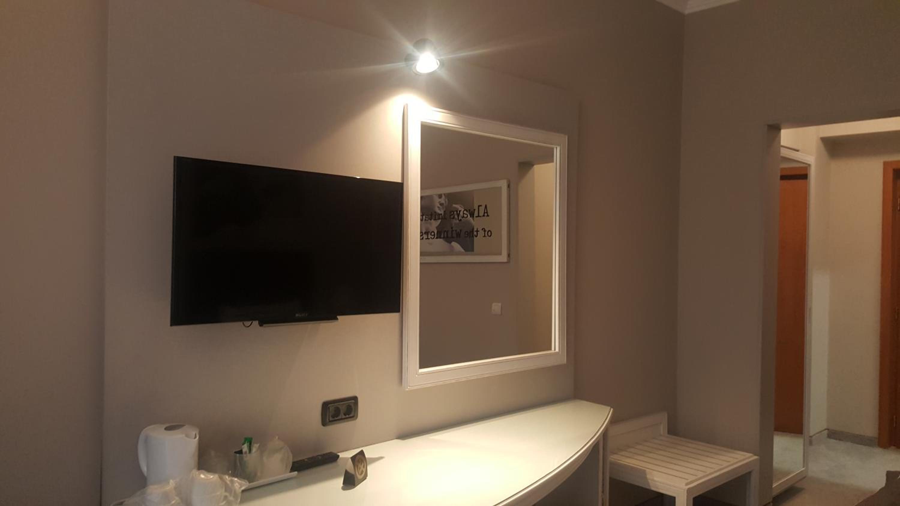 Twin Room - Photo 7
