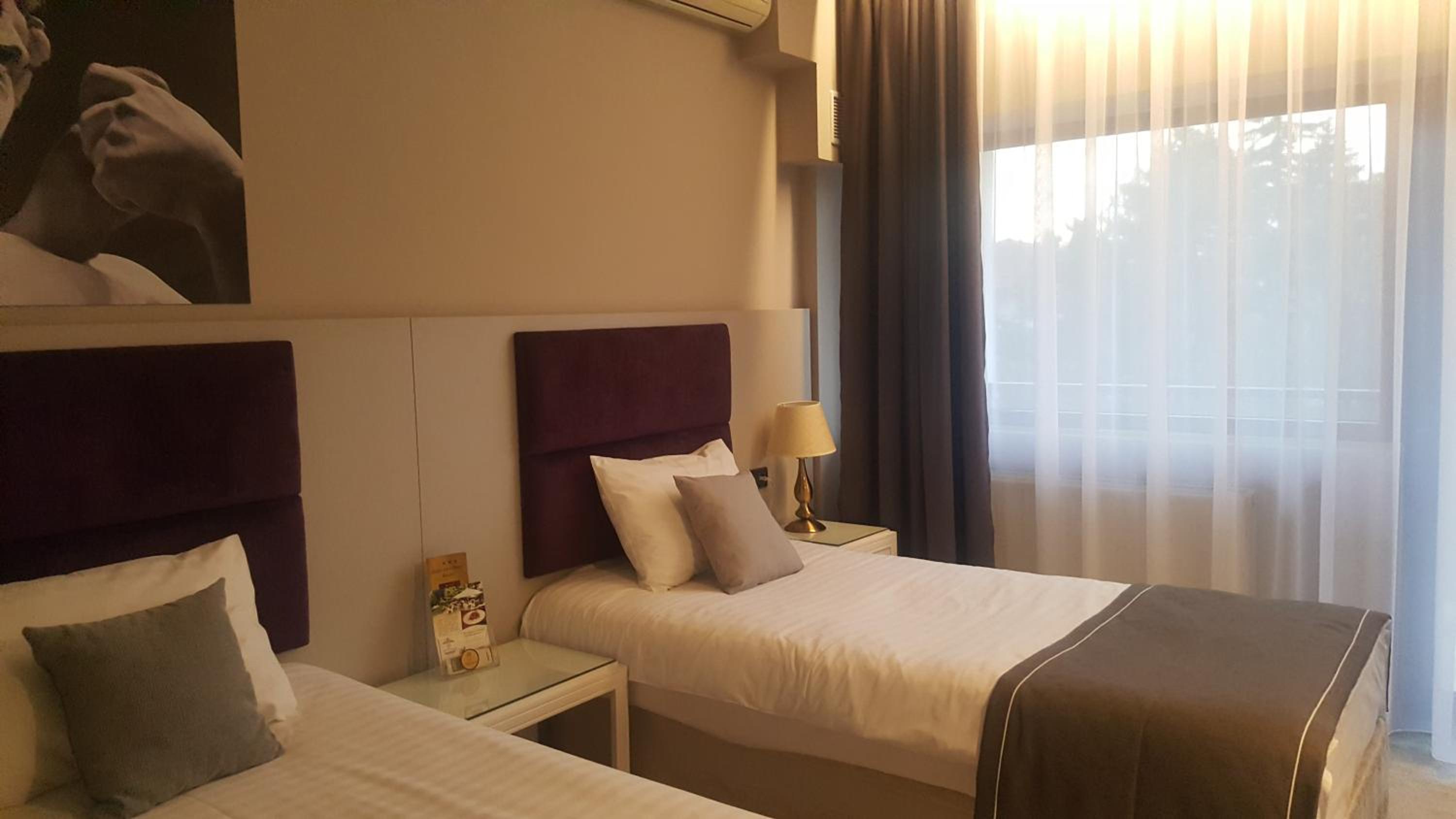 Twin Room - Photo 8