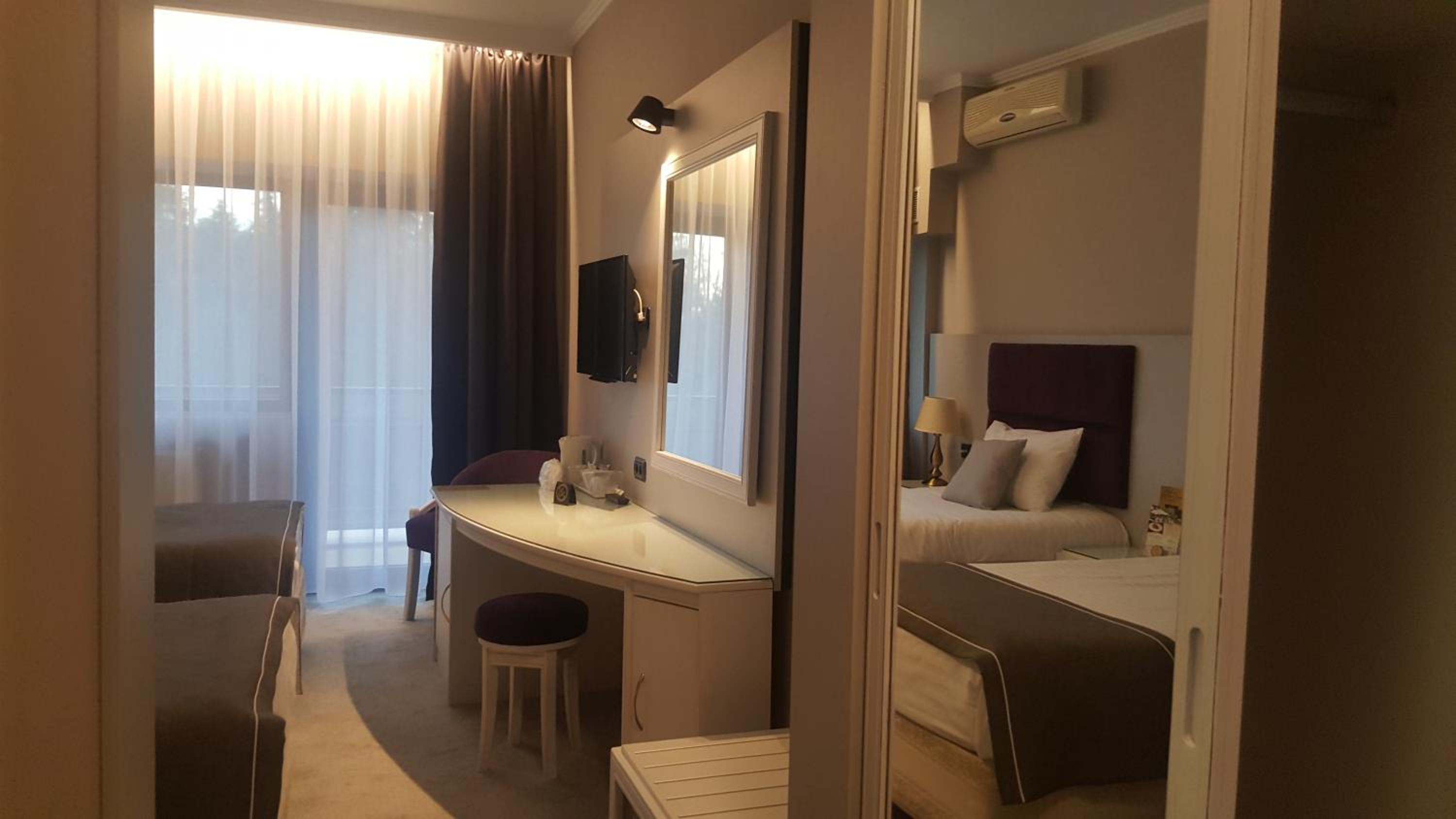 Twin Room - Photo 9