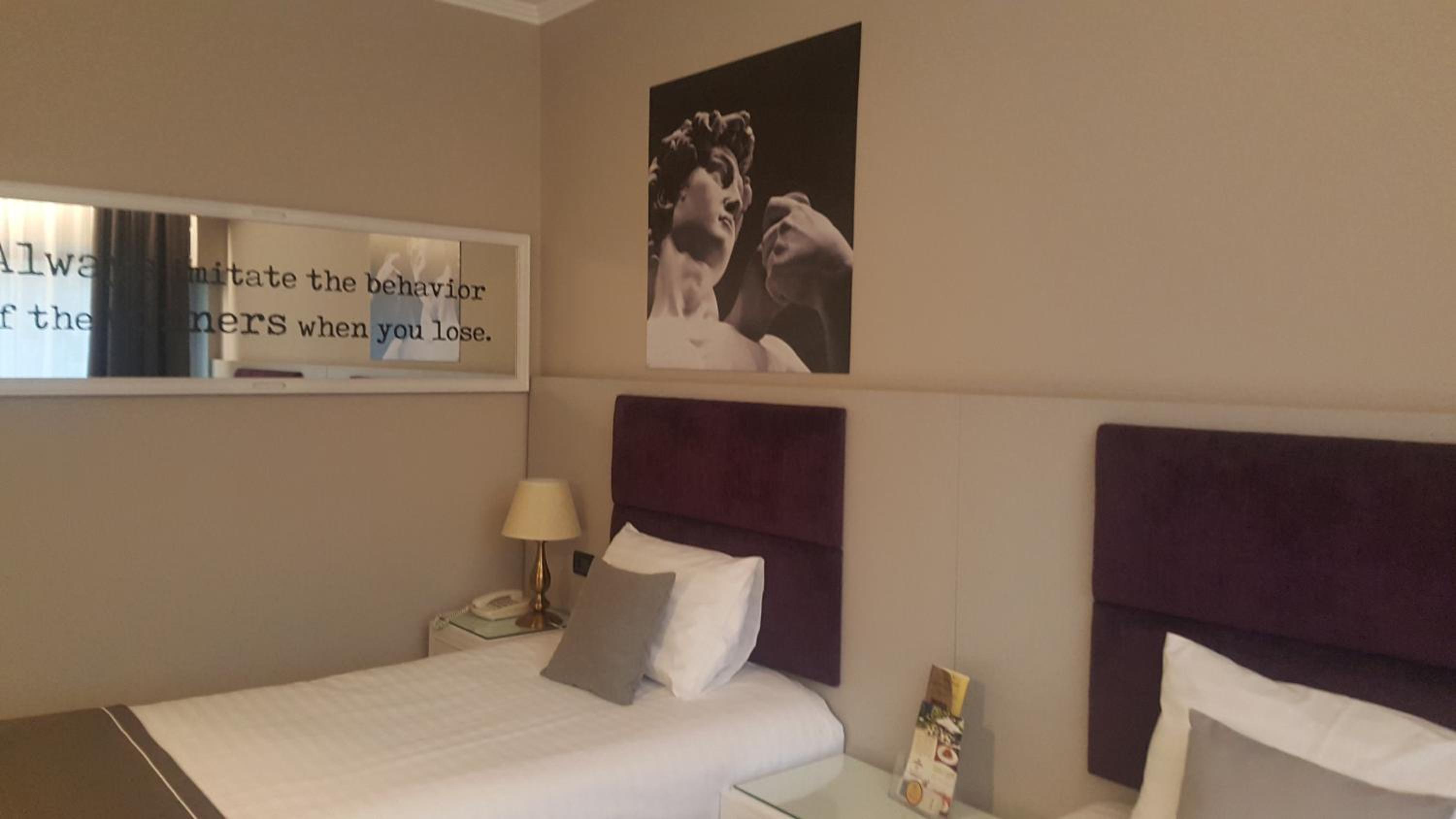 Twin Room - Photo 2