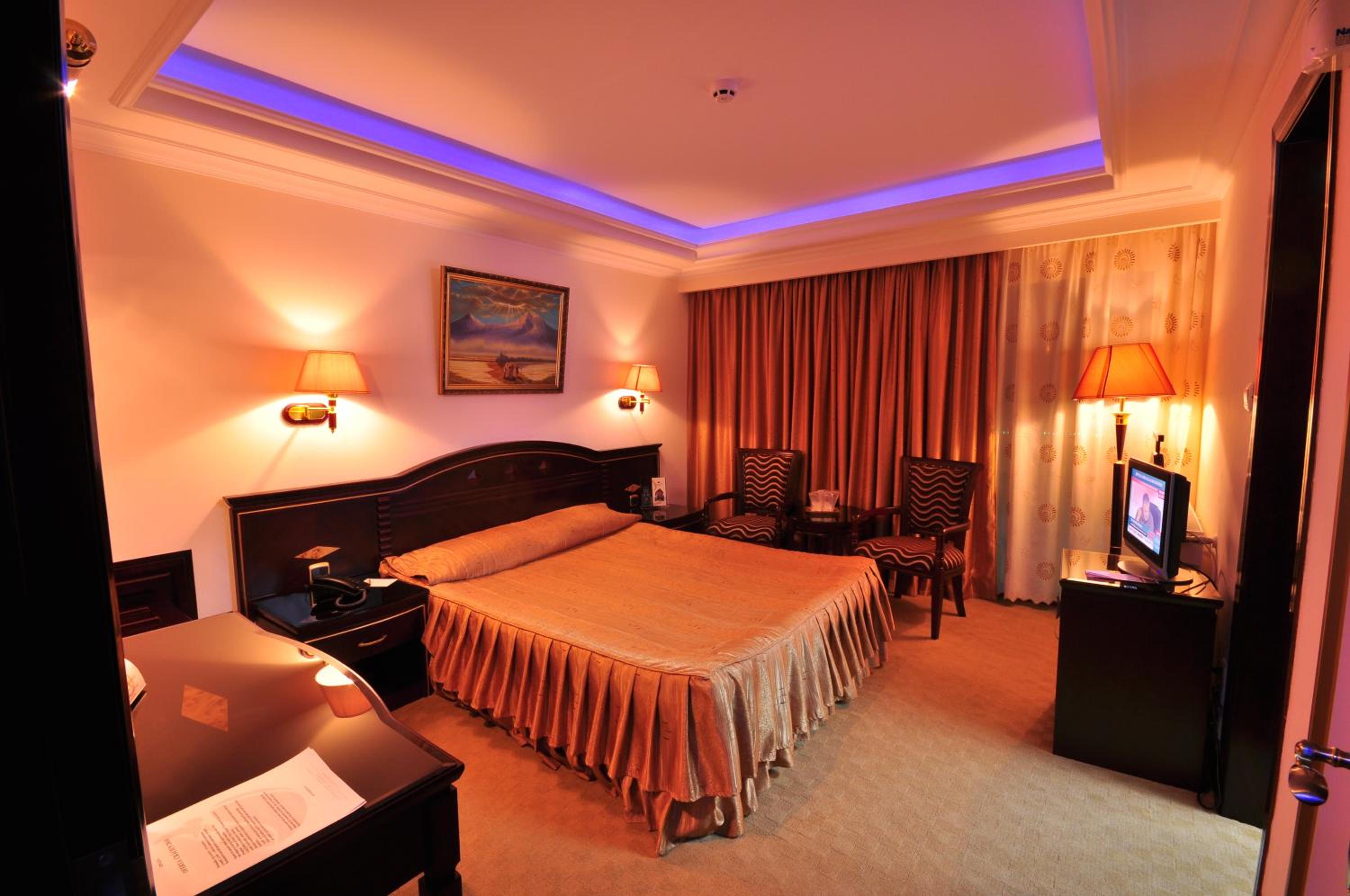Double Room - Photo 6