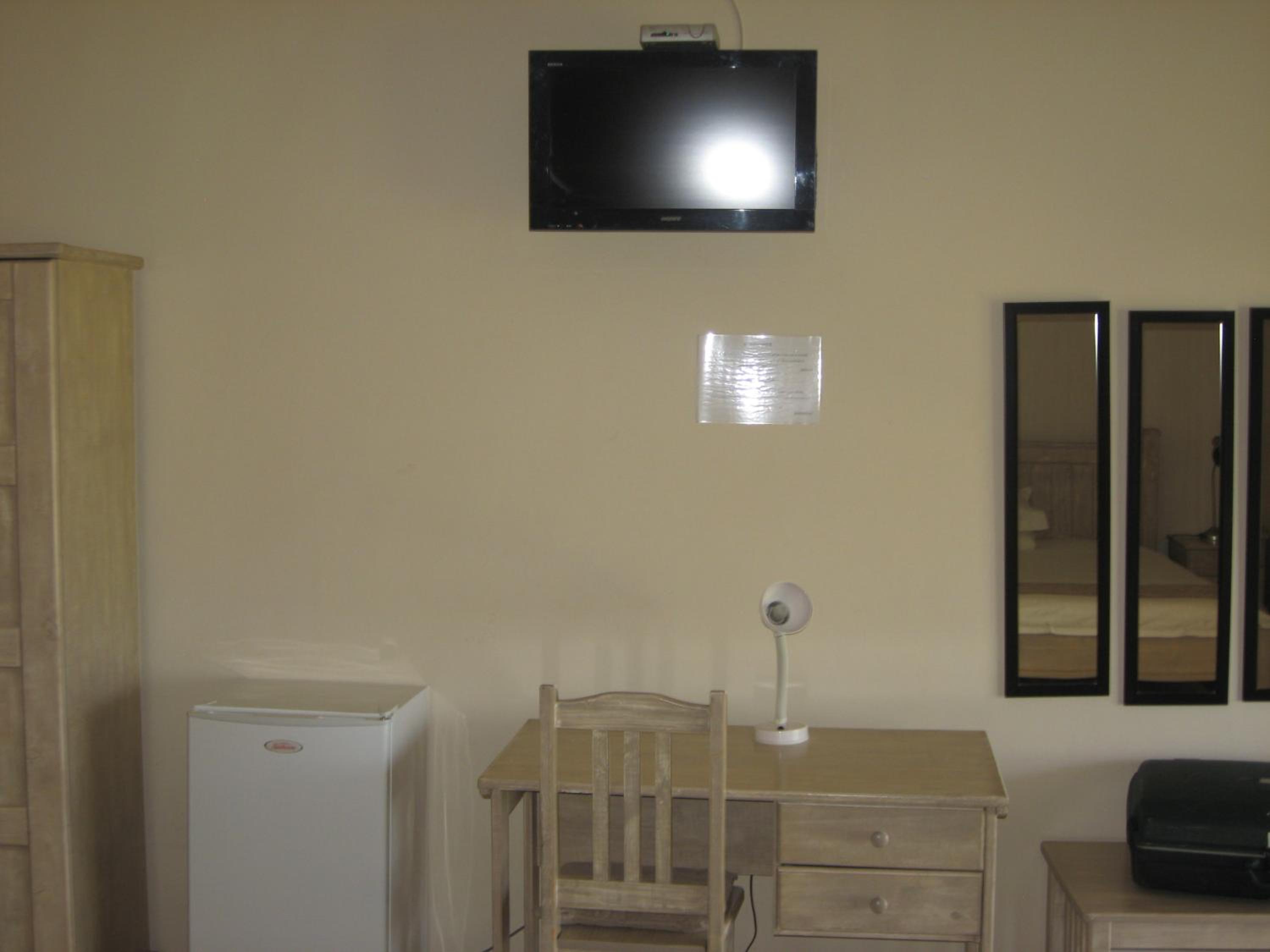 Deluxe Room (2 Adults + 1 Child) photo 2