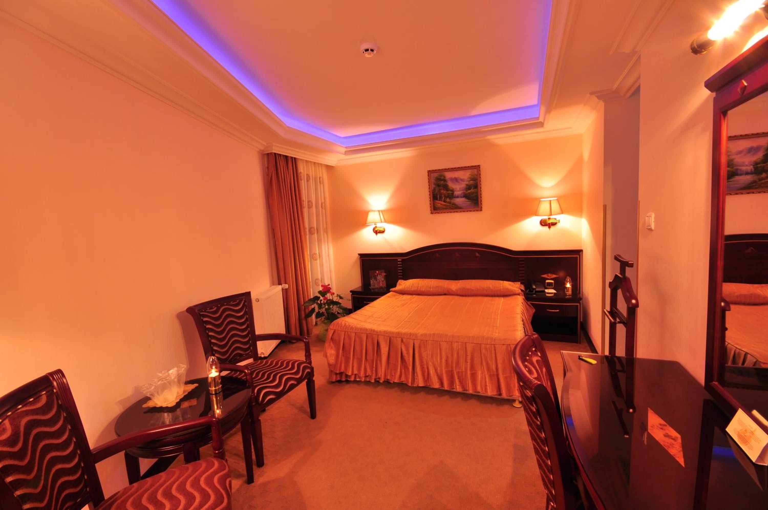 Double Room - Photo 3