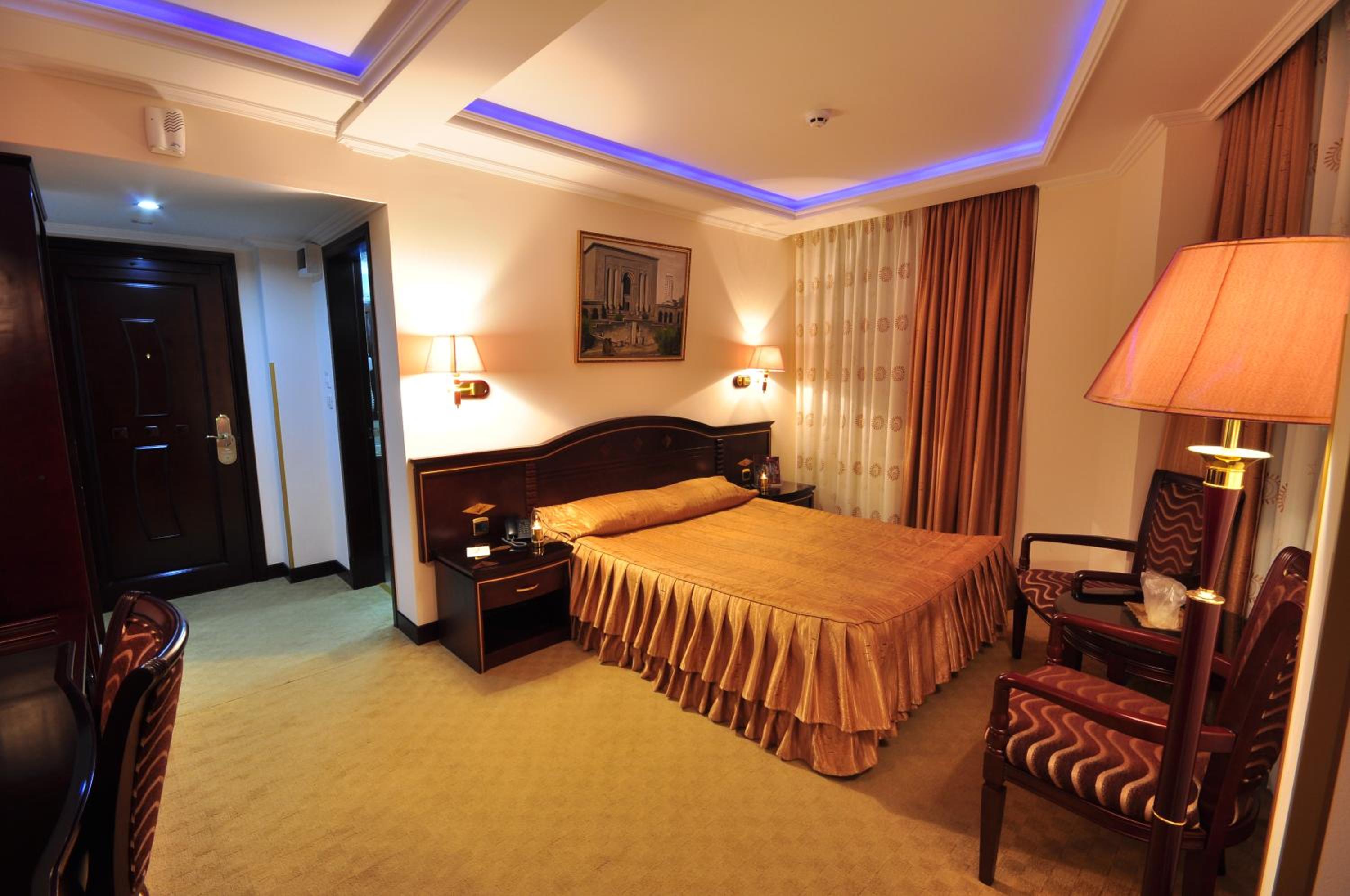 Double Room - Photo 4