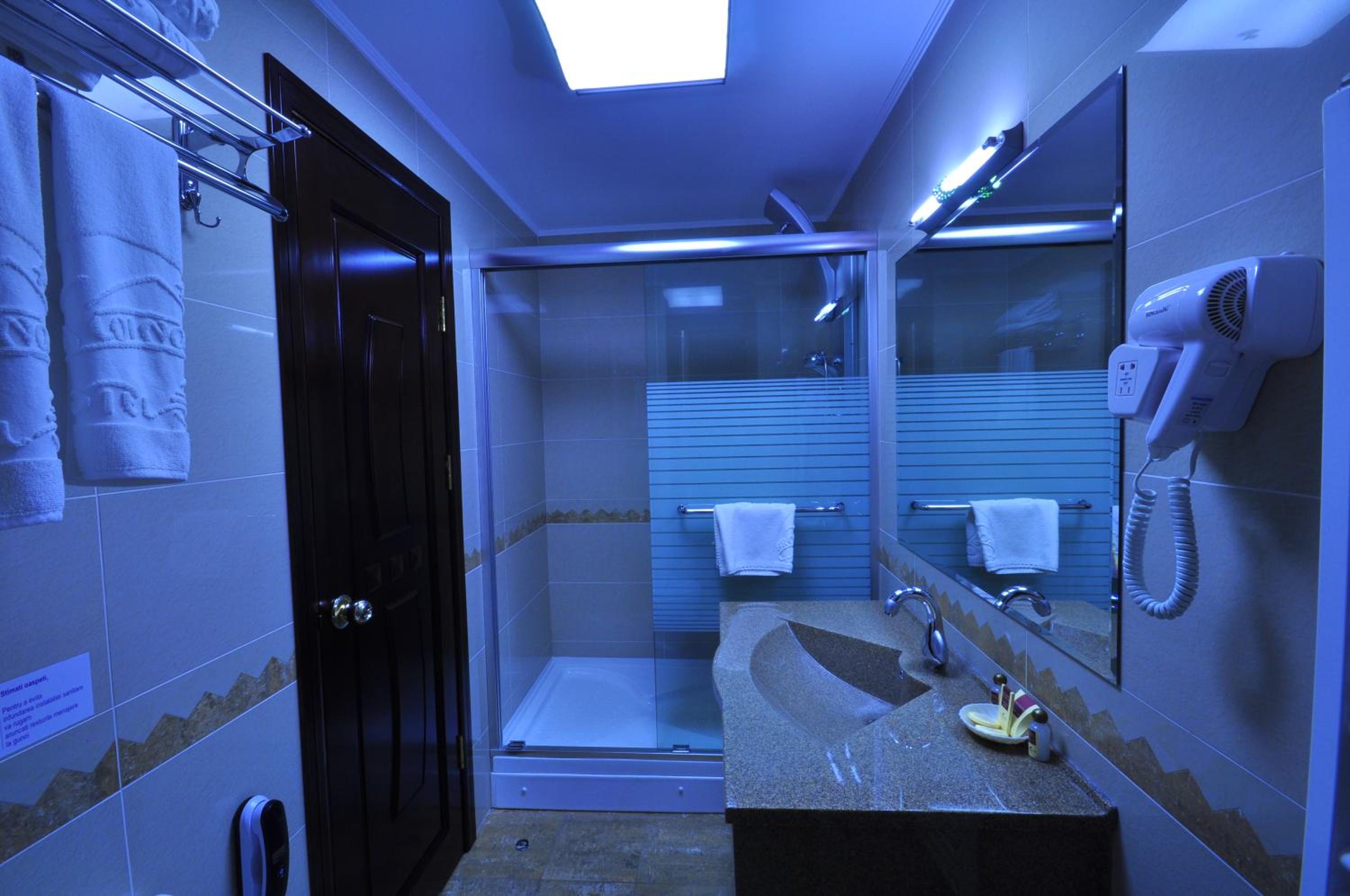 Twin Room - Photo 4