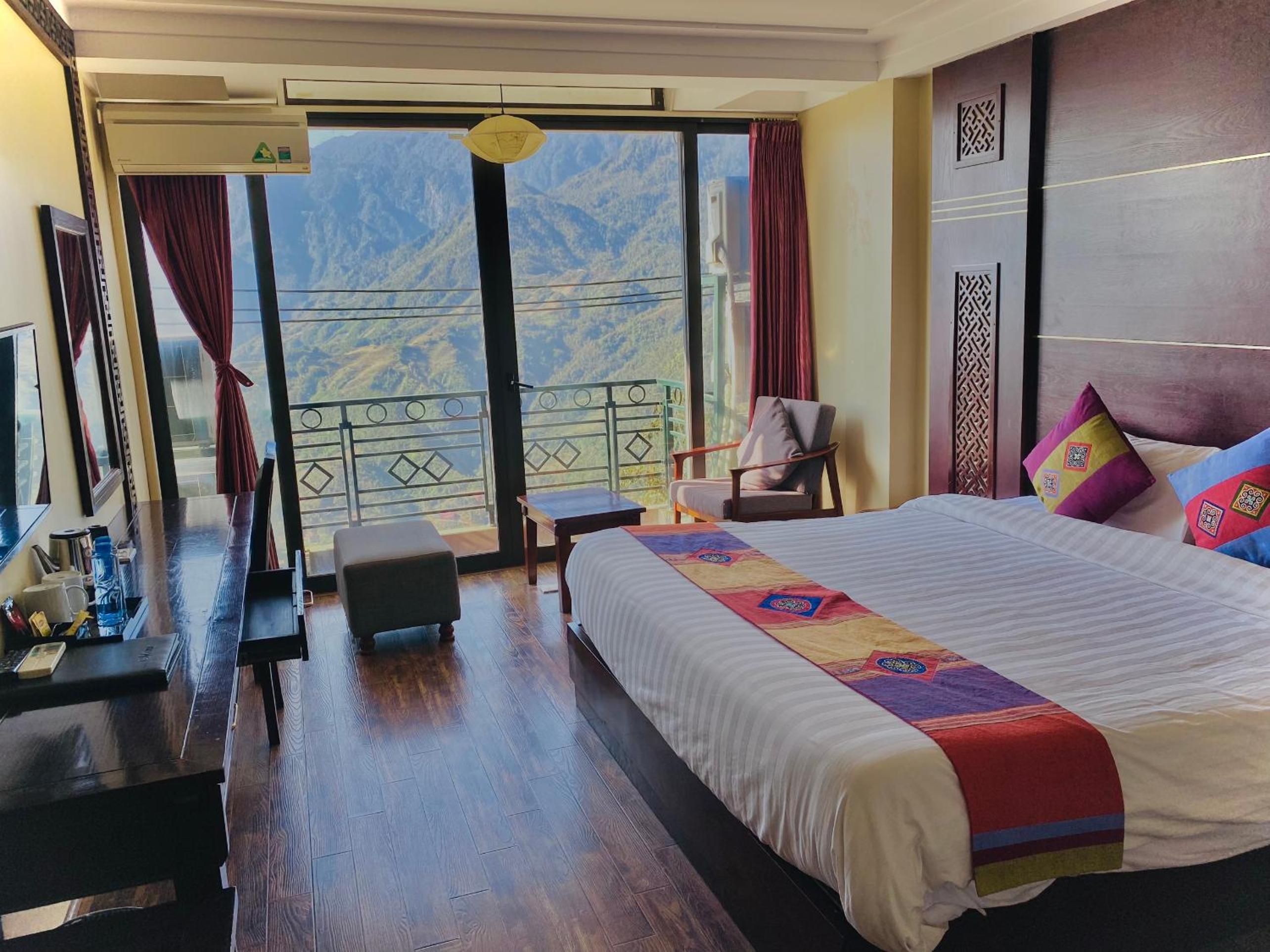 King Room with Mountain View