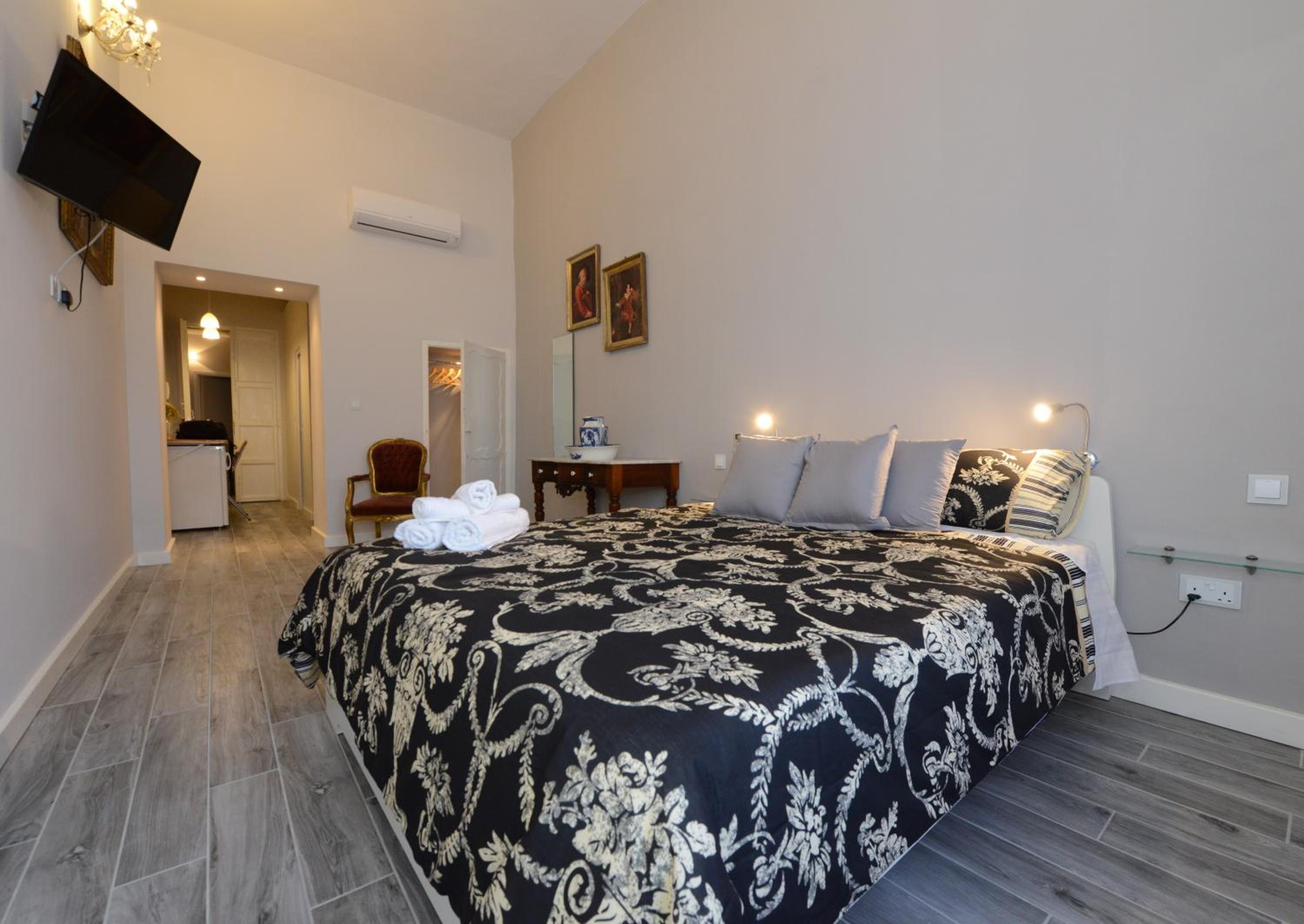Standard King Room