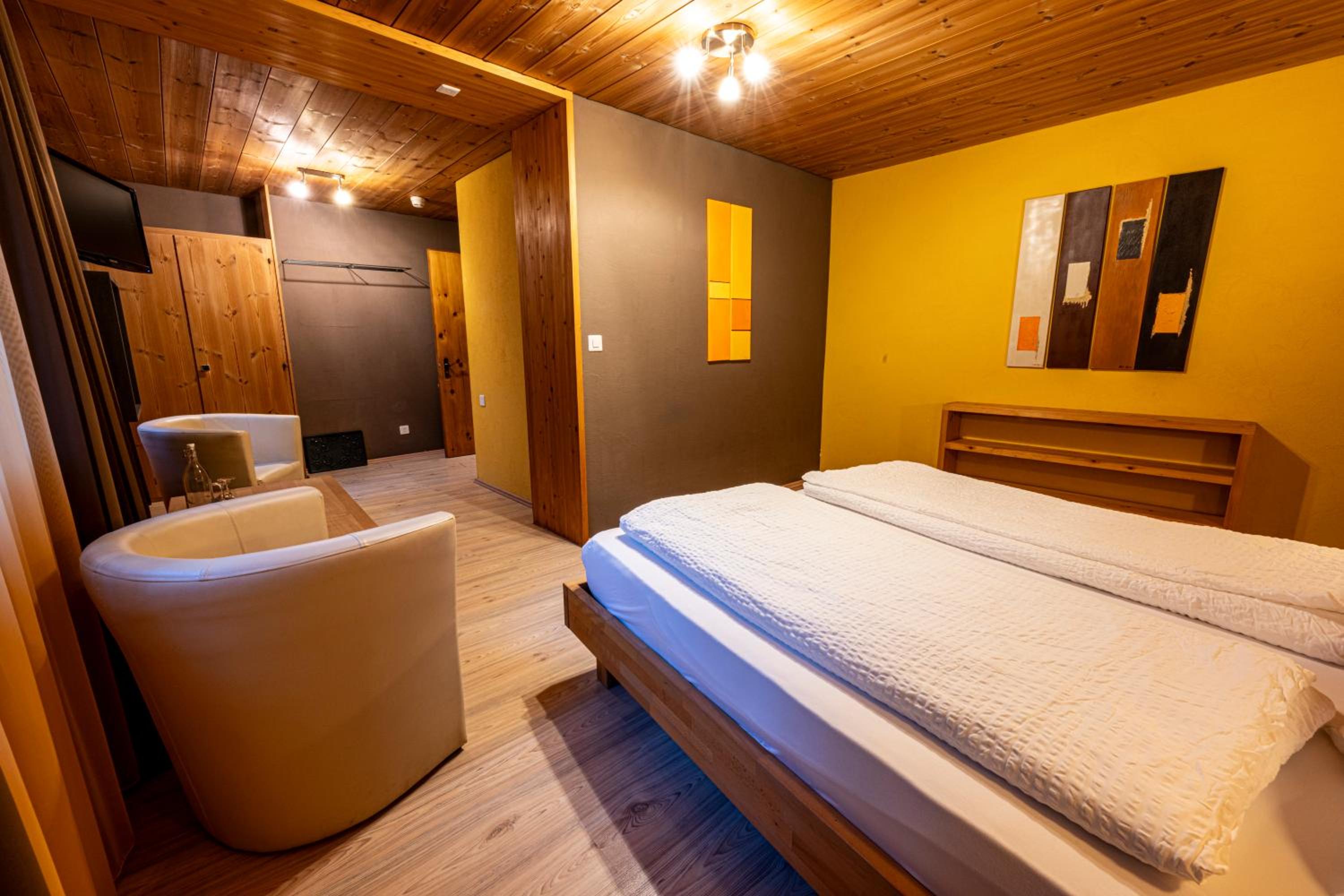 Large Double Room photo 3