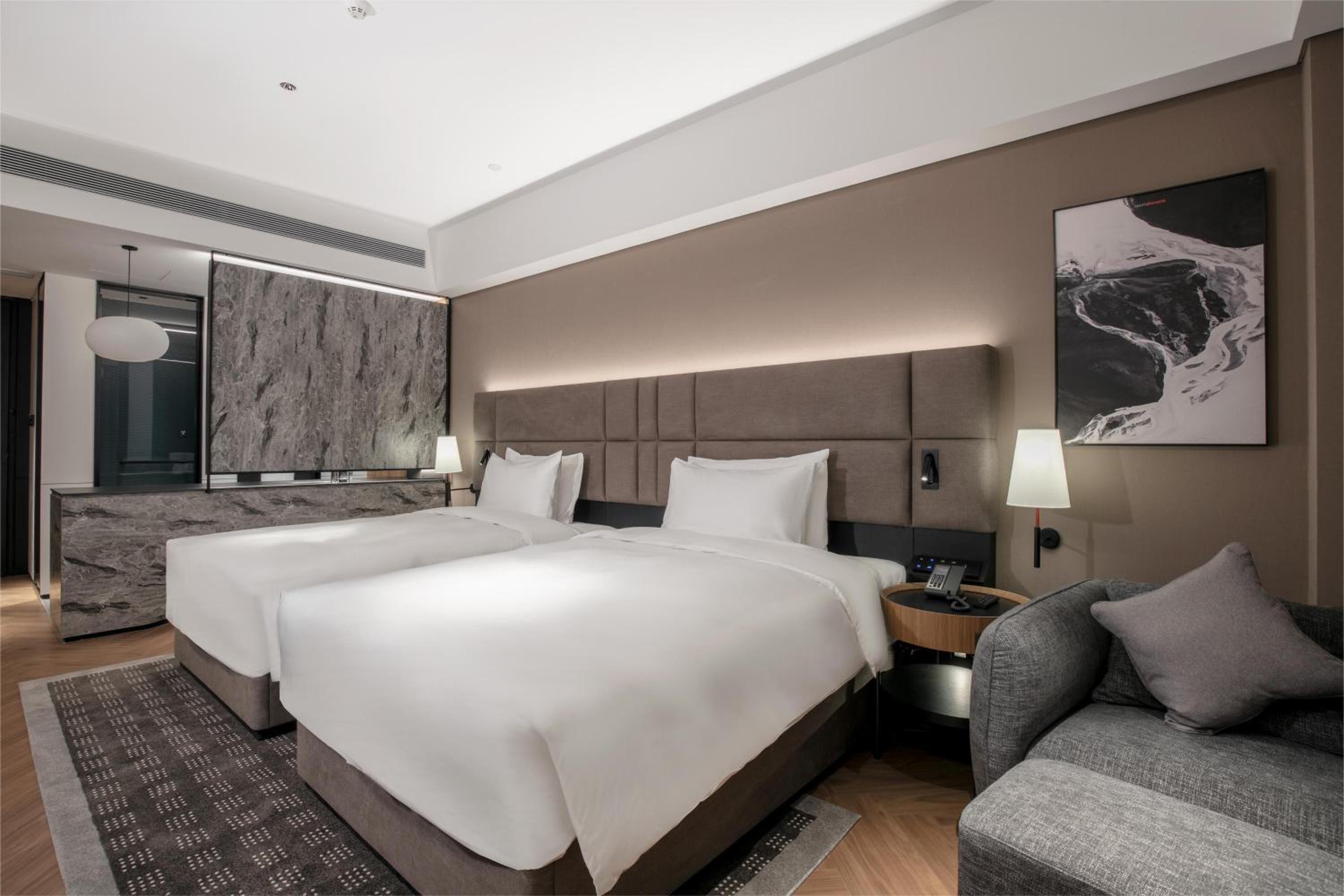Superior Deluxe Double or Twin Room  photo 2