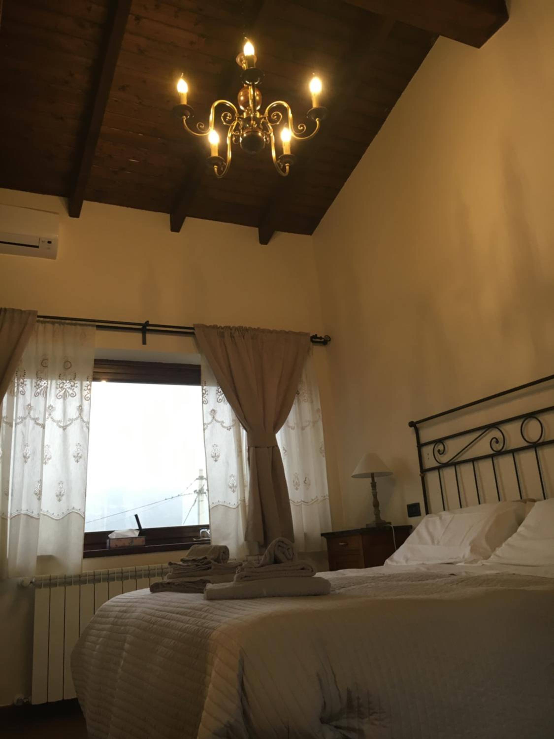 Double Room with Private Bathroom - Photo 2