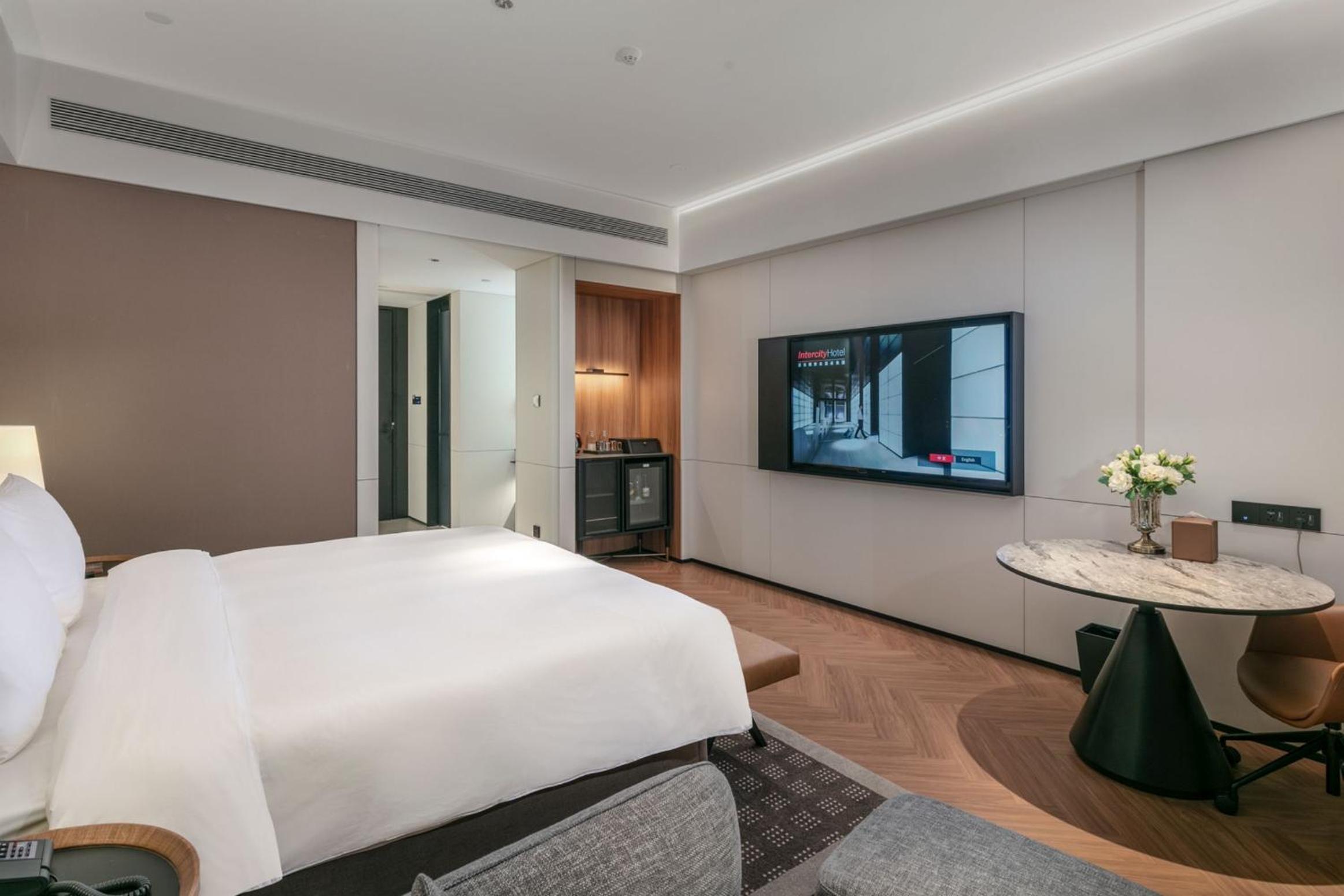 Deluxe King Room photo 1