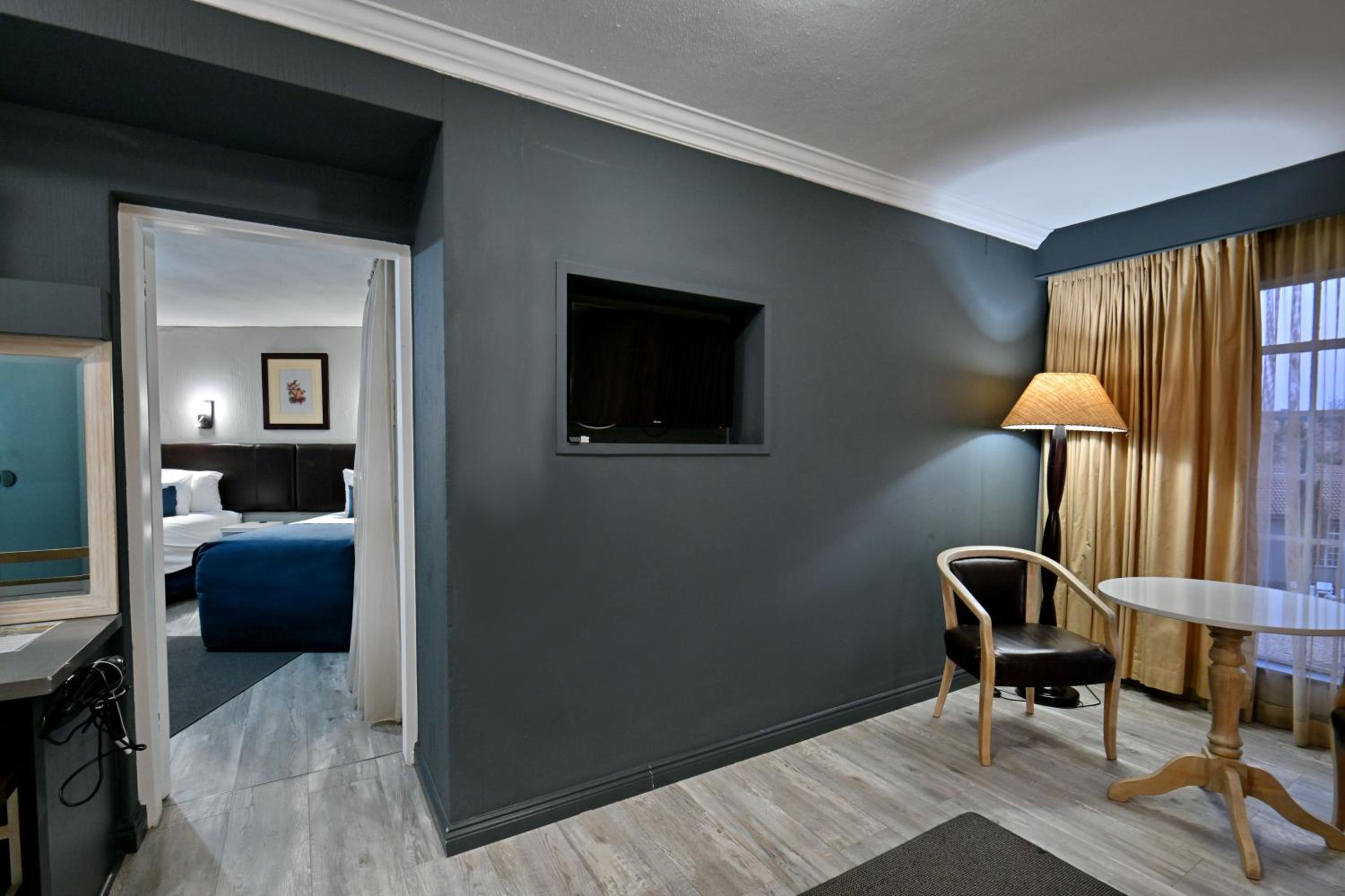 Family Room photo 3
