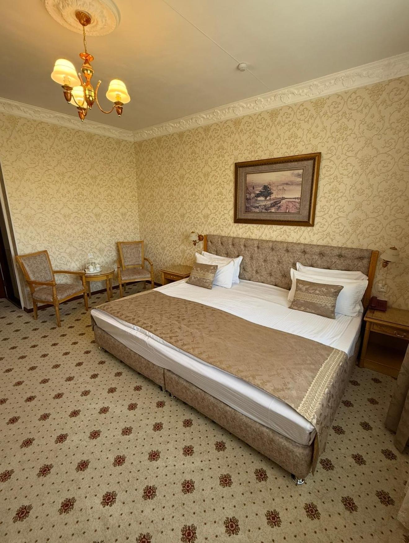 Deluxe Double Room with Balcony photo 3