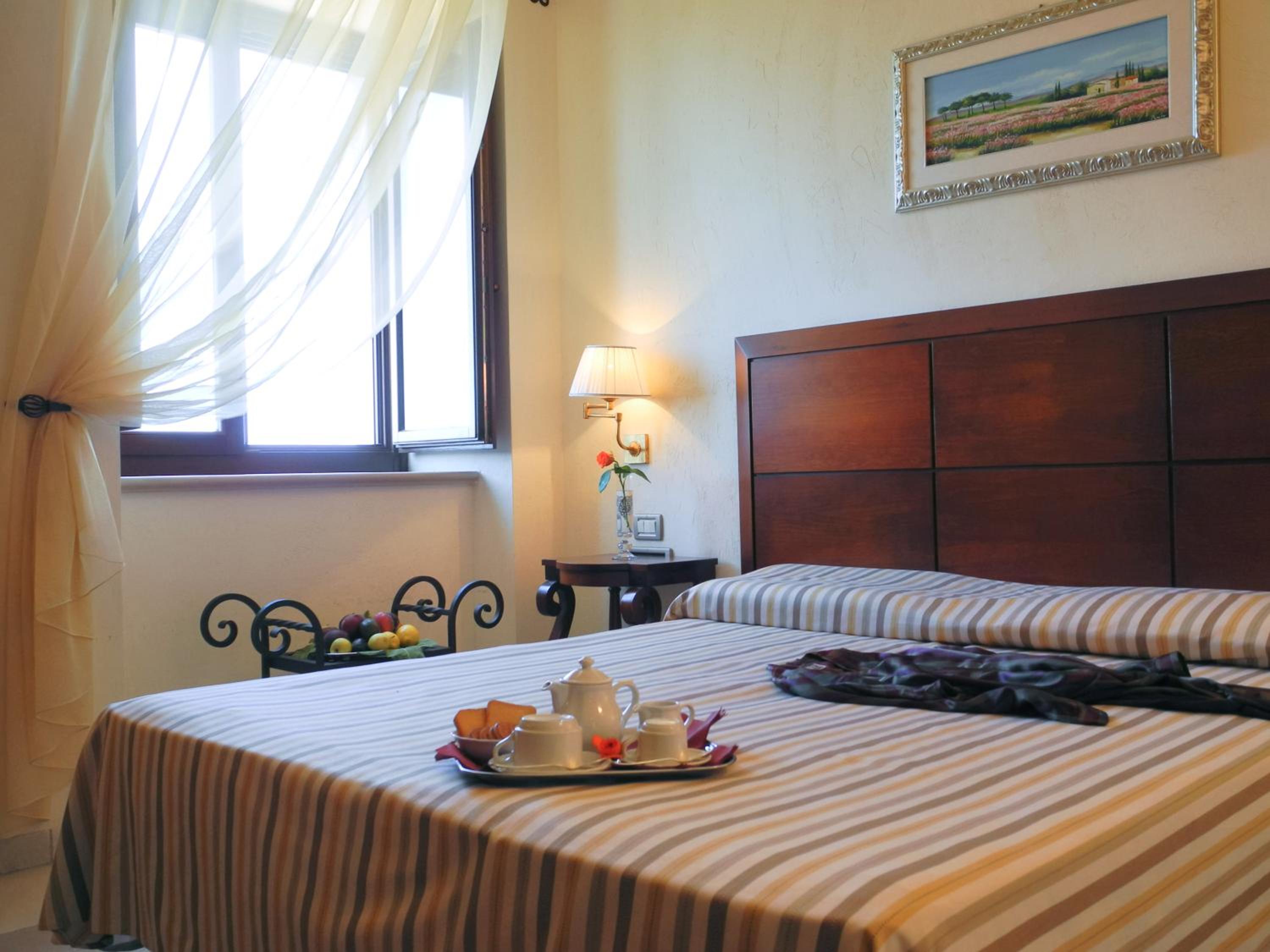Double or Twin Room with Sea View - Photo 1