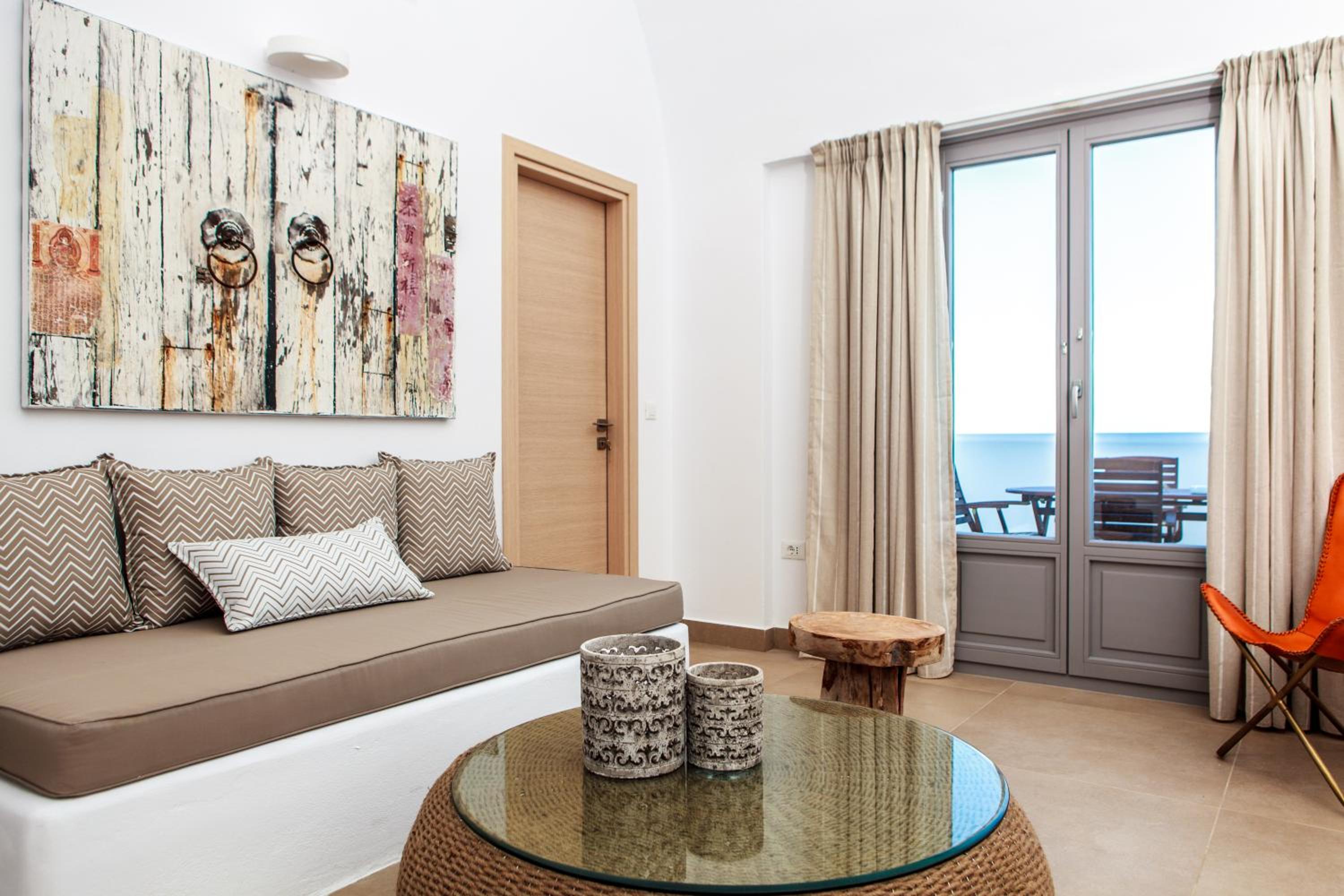 Upstairs Luxury Apartment with private pool