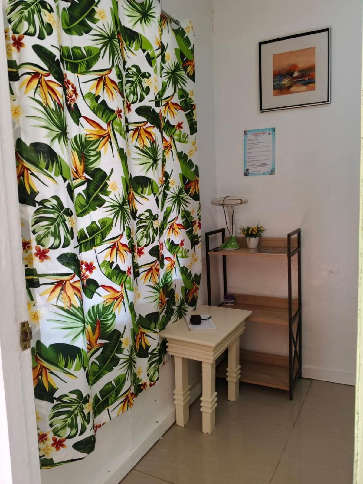 Standard Double Room - Photo 11