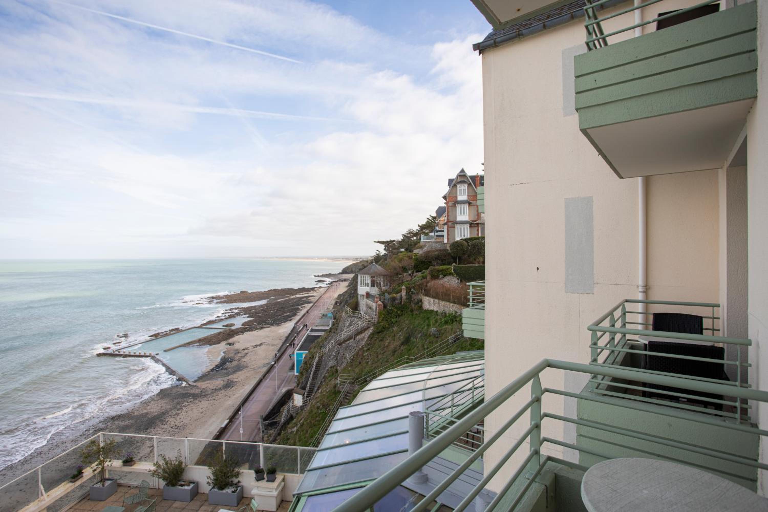Couture Privilege Room with Sea View - Photo 4