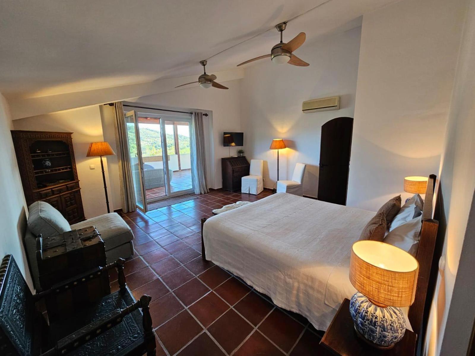 King Suite with Balcony photo 3