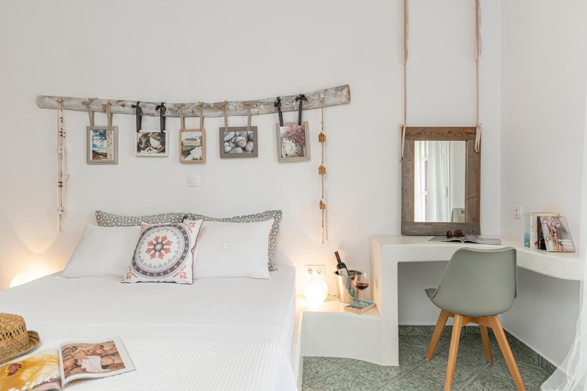 Elegant Studio with Balcony photo 2