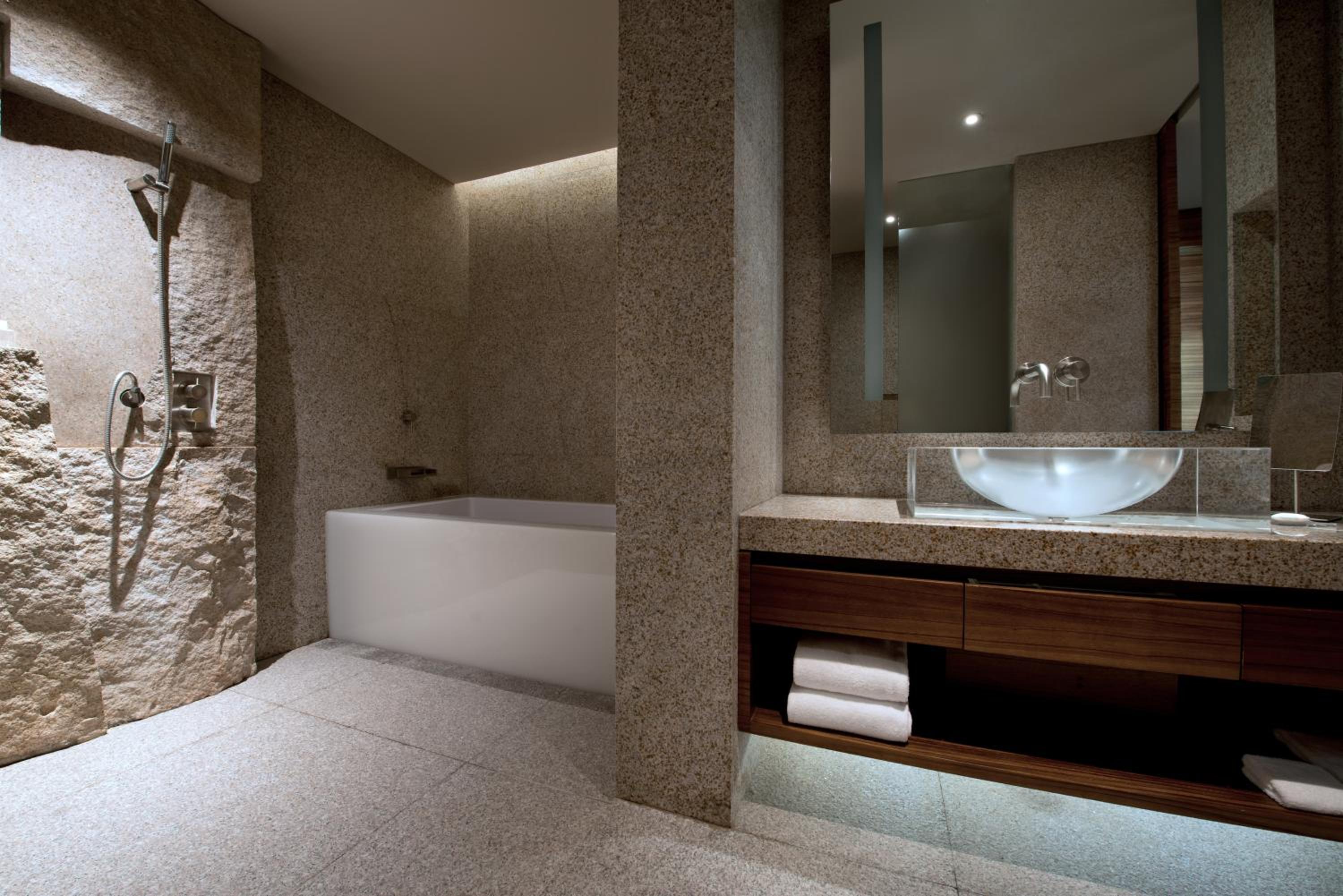 King Room with City View - High Floor