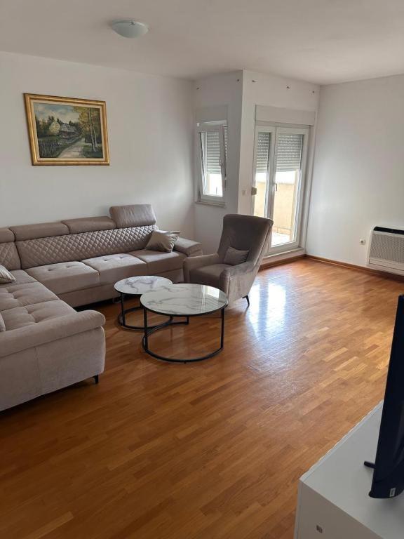 Three-Bedroom Apartment photo 2