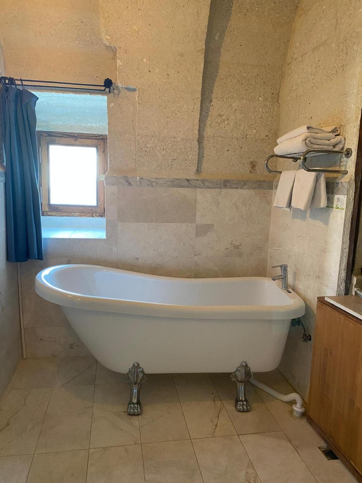 Double Room with Spa Bath photo 2