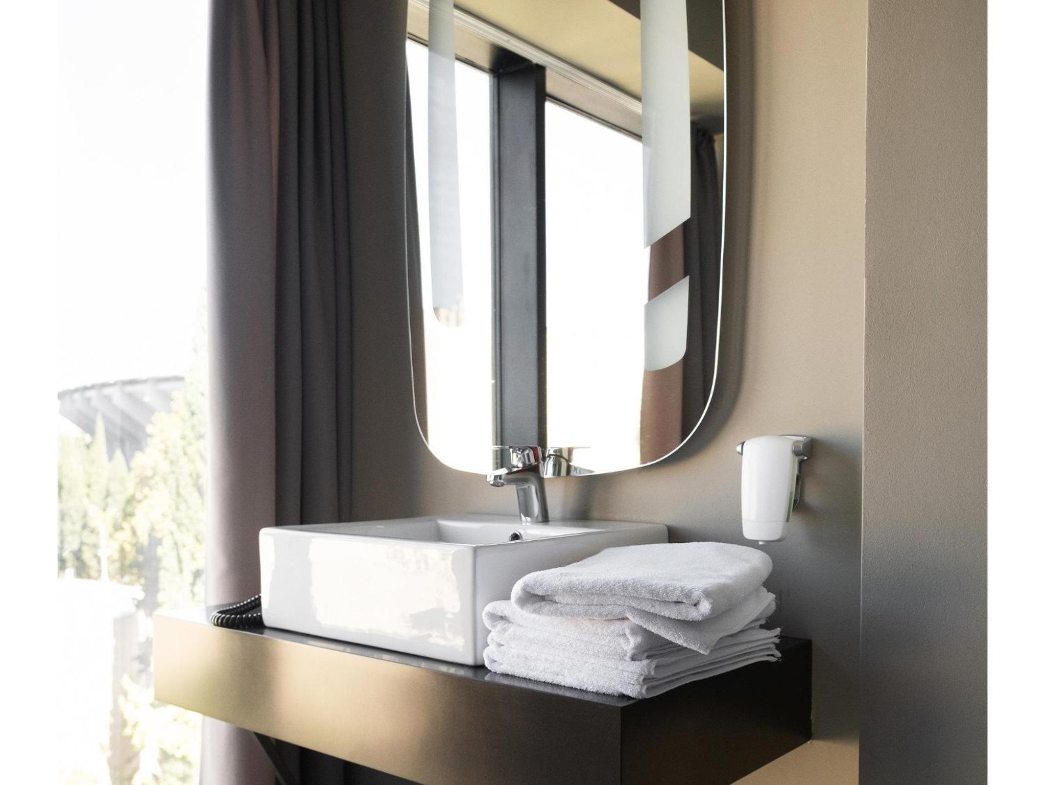 Superior Double Room with King Bed photo 2