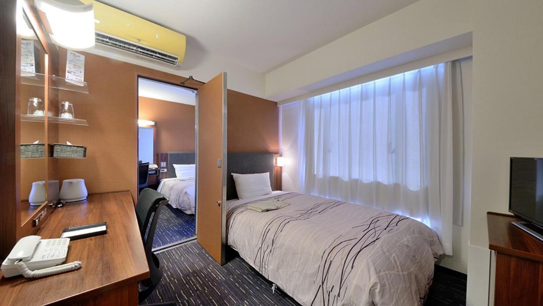 Connecting Rooms (2 Single Rooms) - Non-Smoking