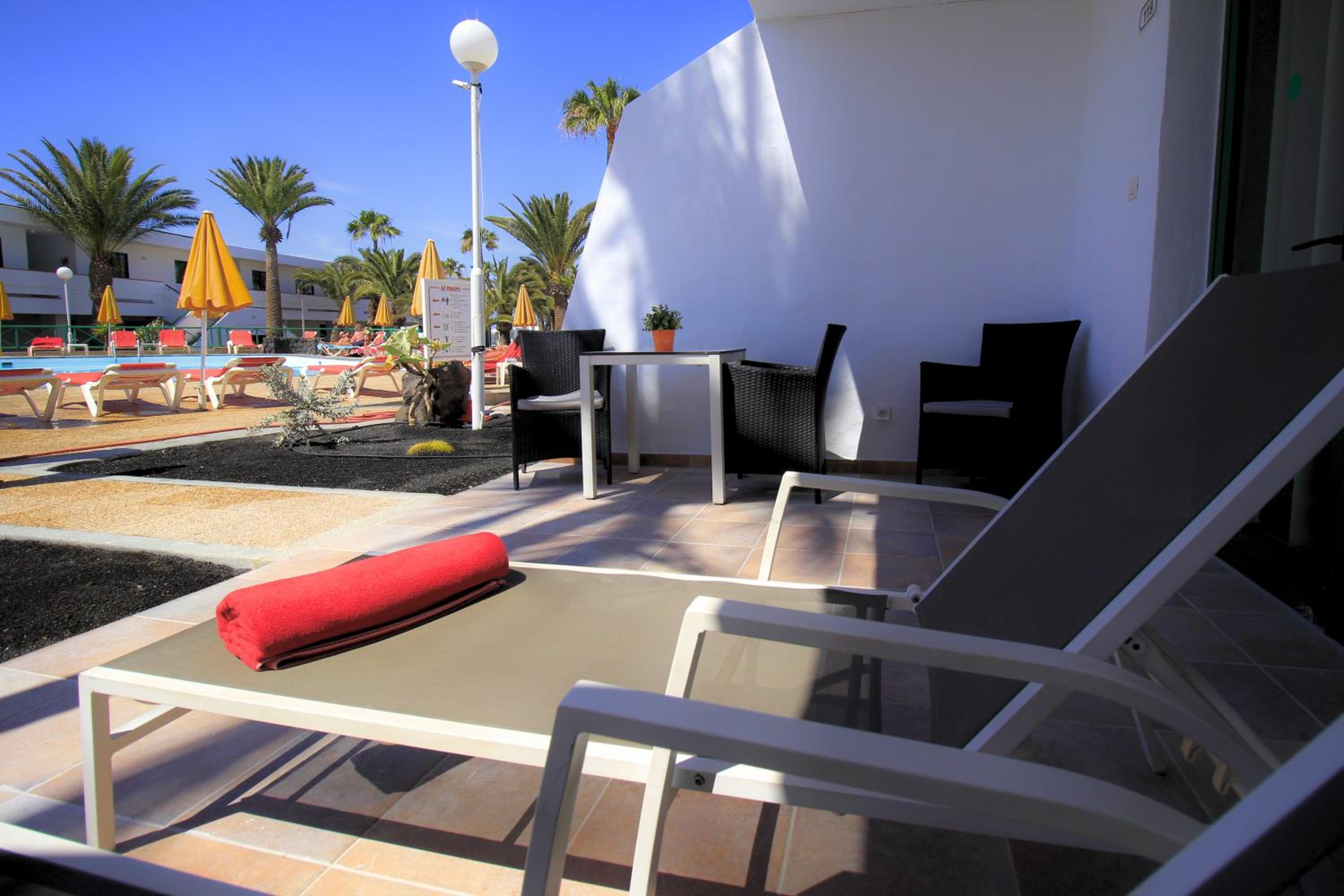 One-Bedroom Apartment with Pool View photo 3