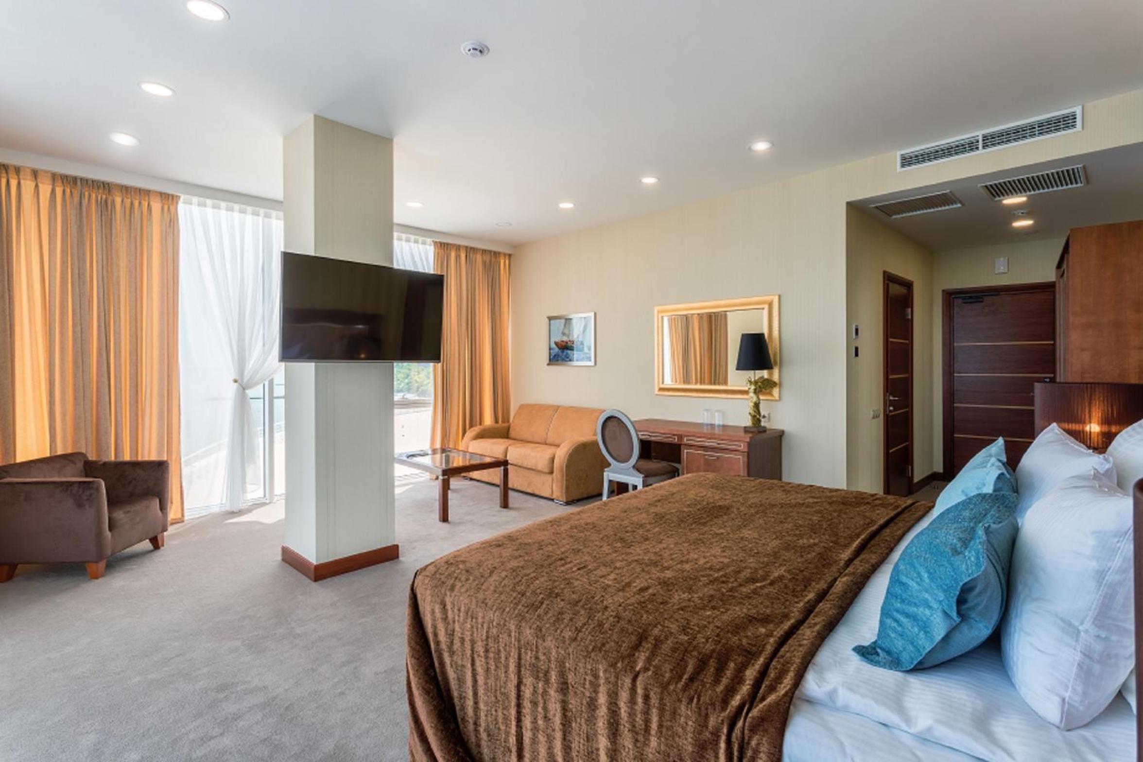 Deluxe Double or Twin Room with Sea View photo 3