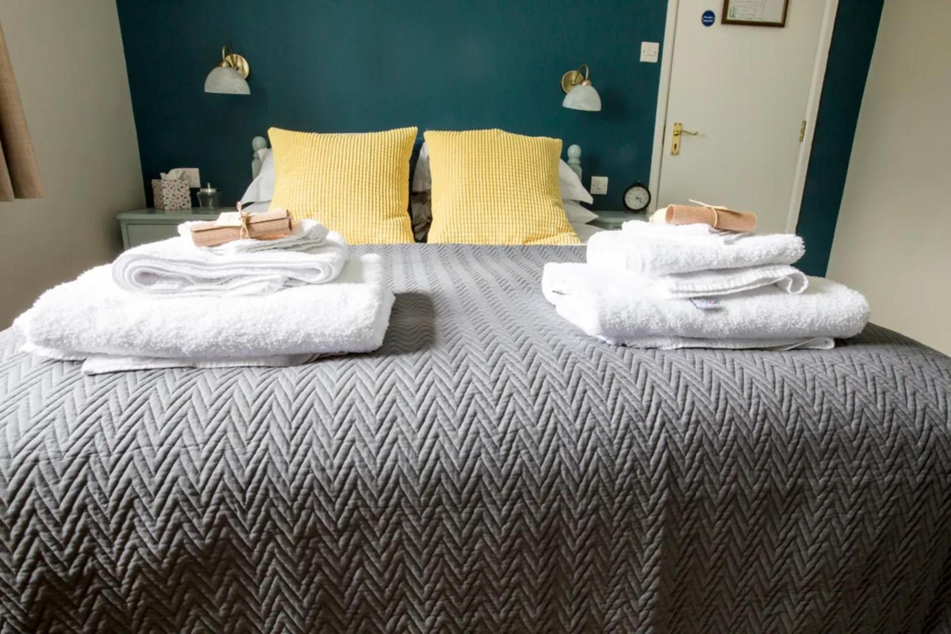 Deluxe Double Room (2 Adults + 1 Child) photo 1