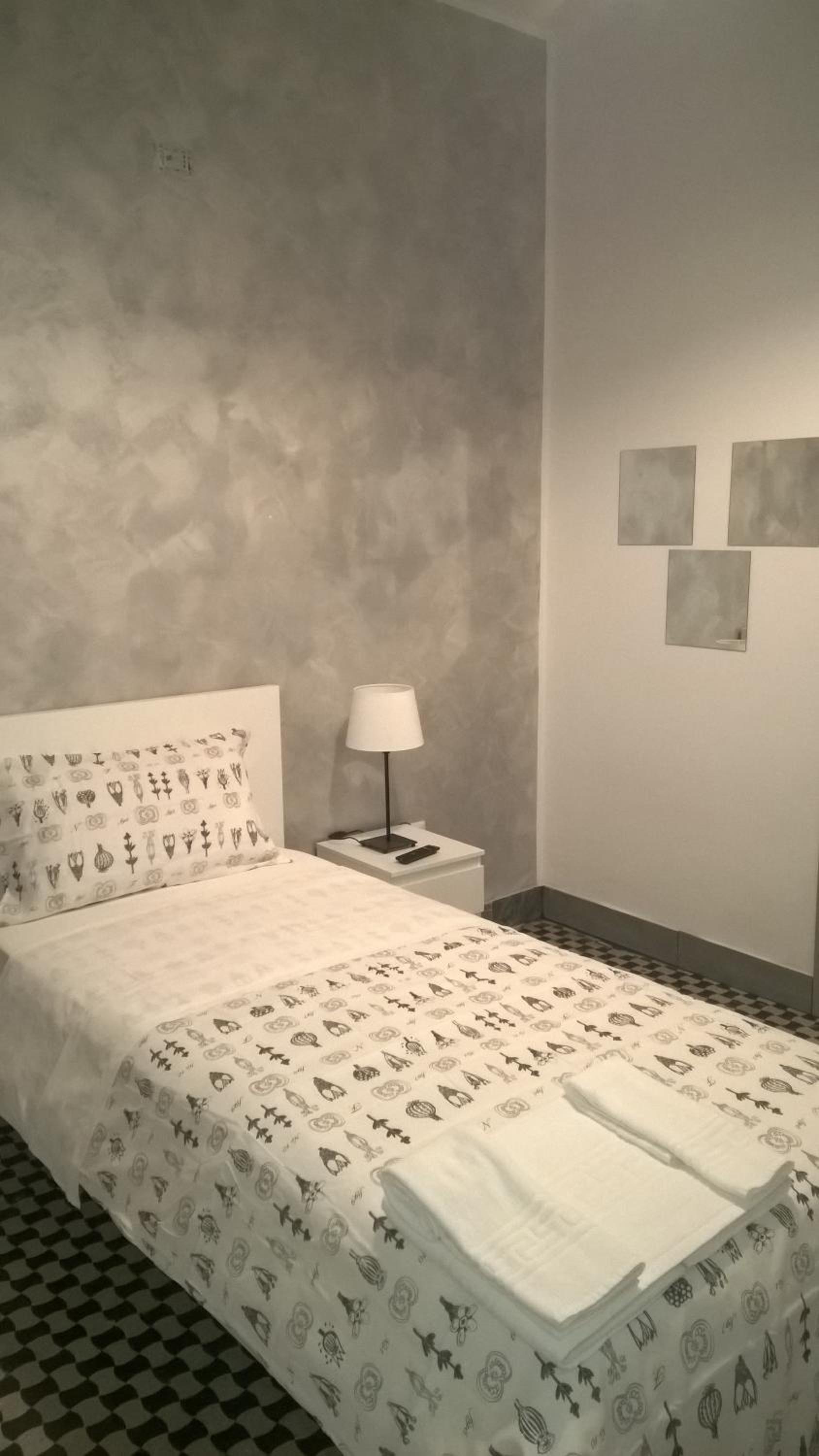 Single Room with Private Bathroom photo 2