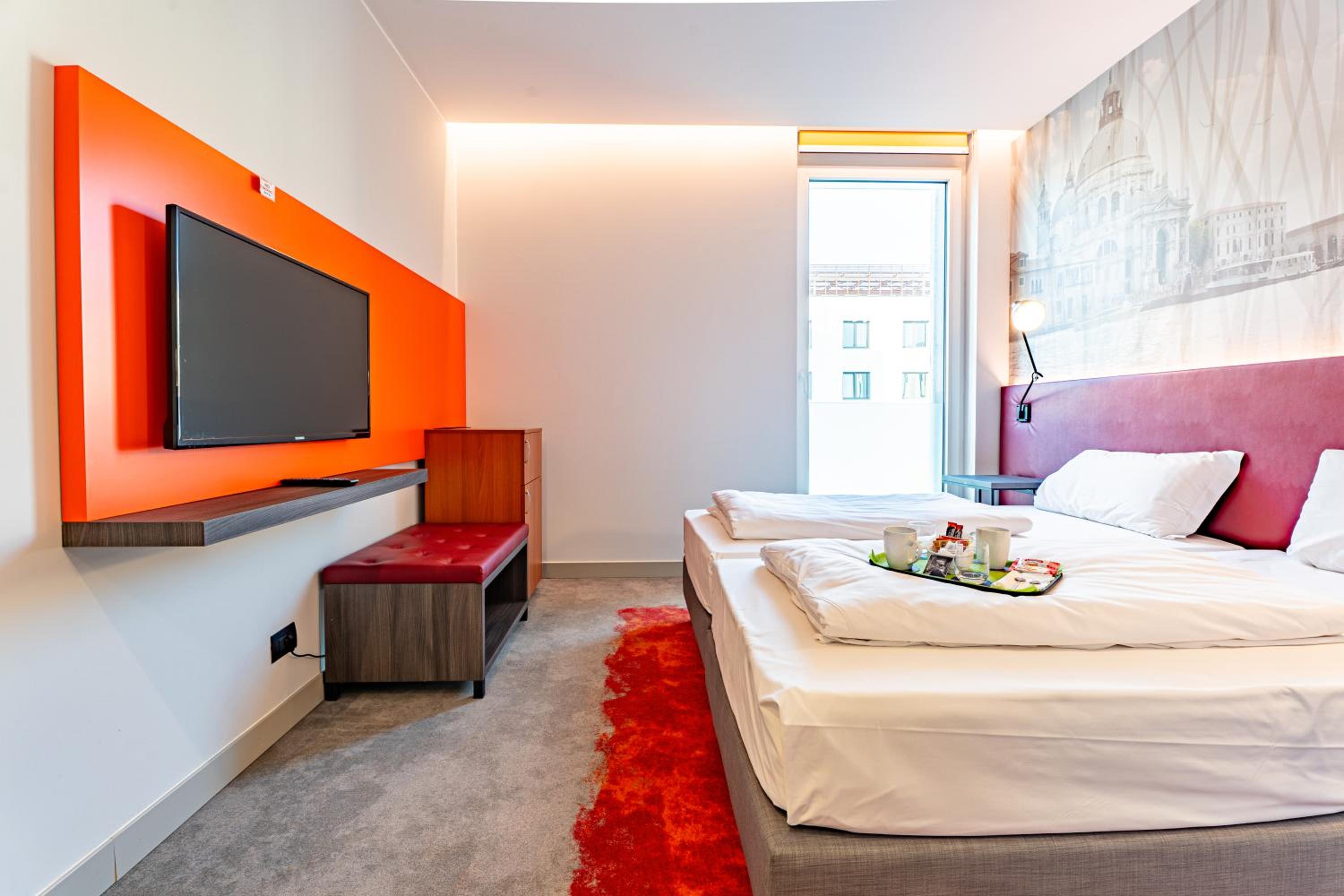 Superior Room - 1 King Bed - Photo 1