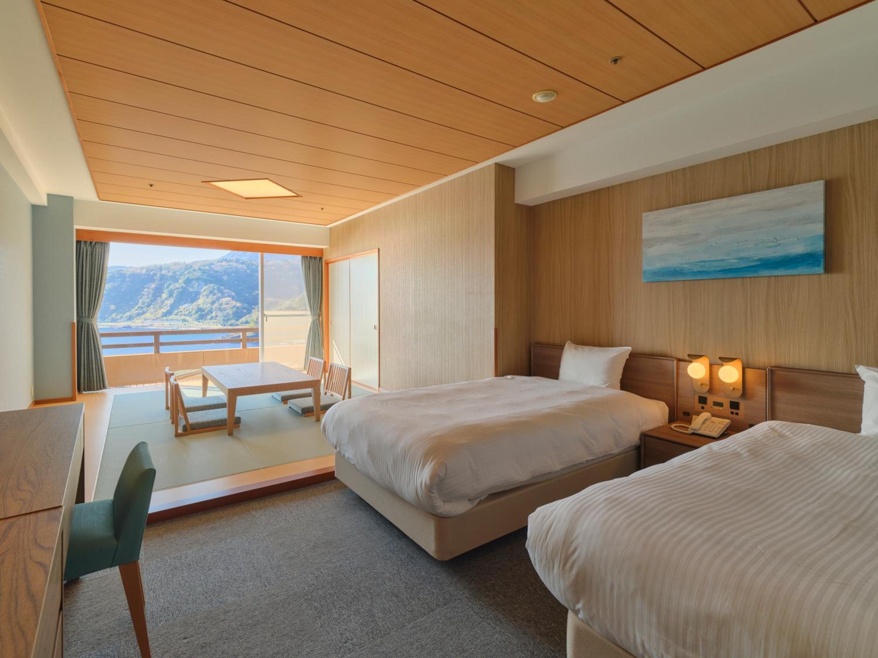 Family Room with Sea View photo 2