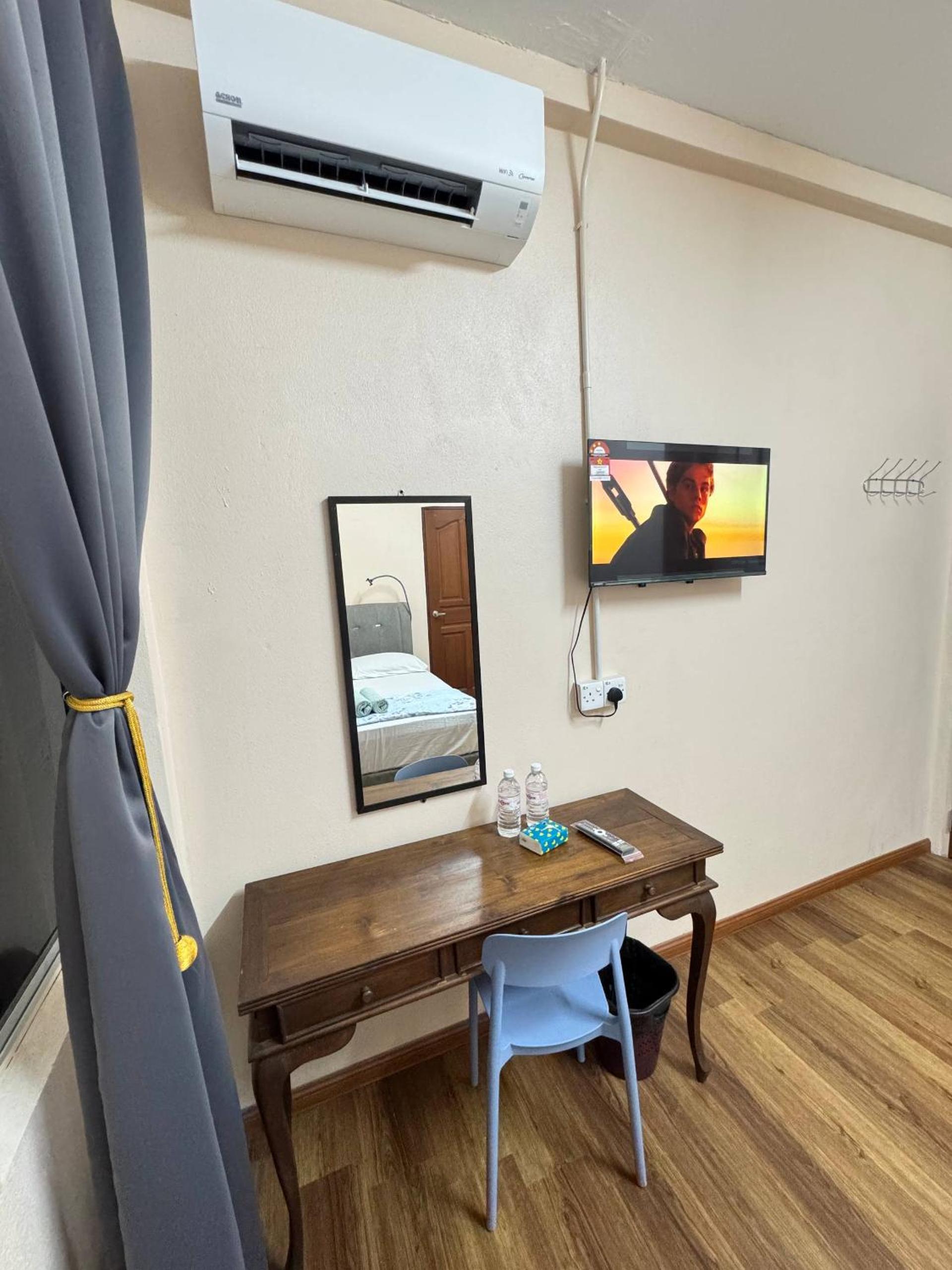 Family Room - Photo 3