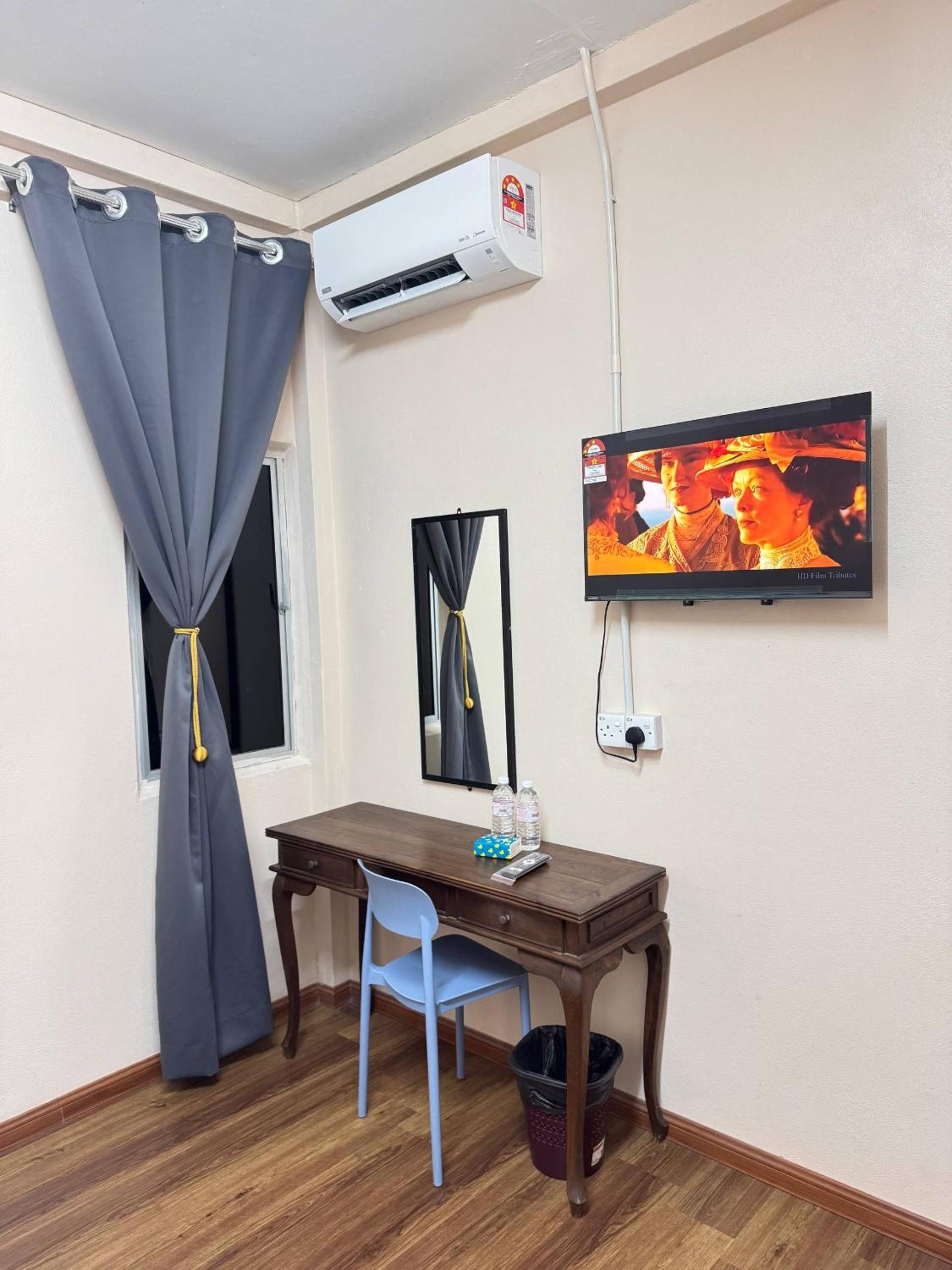 Queen Room with Shared Bathroom