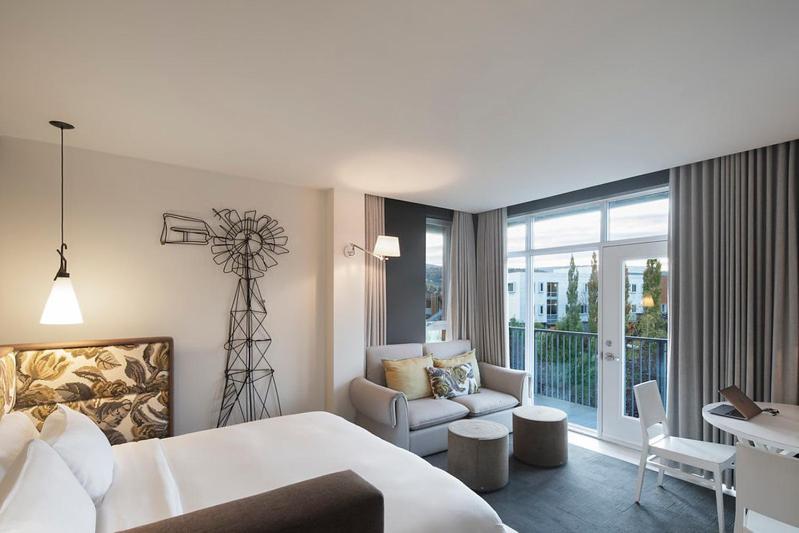 Deluxe Double Room with Balcony photo 2