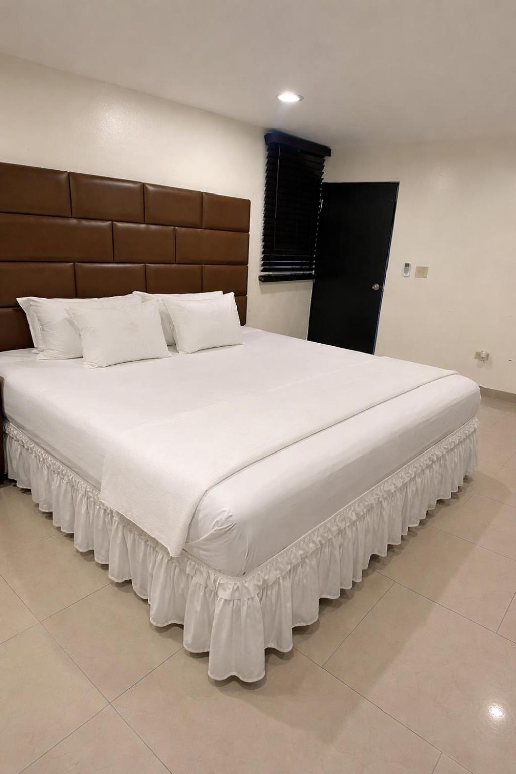 Classic One-Bedroom Apartment with King Bed photo 1