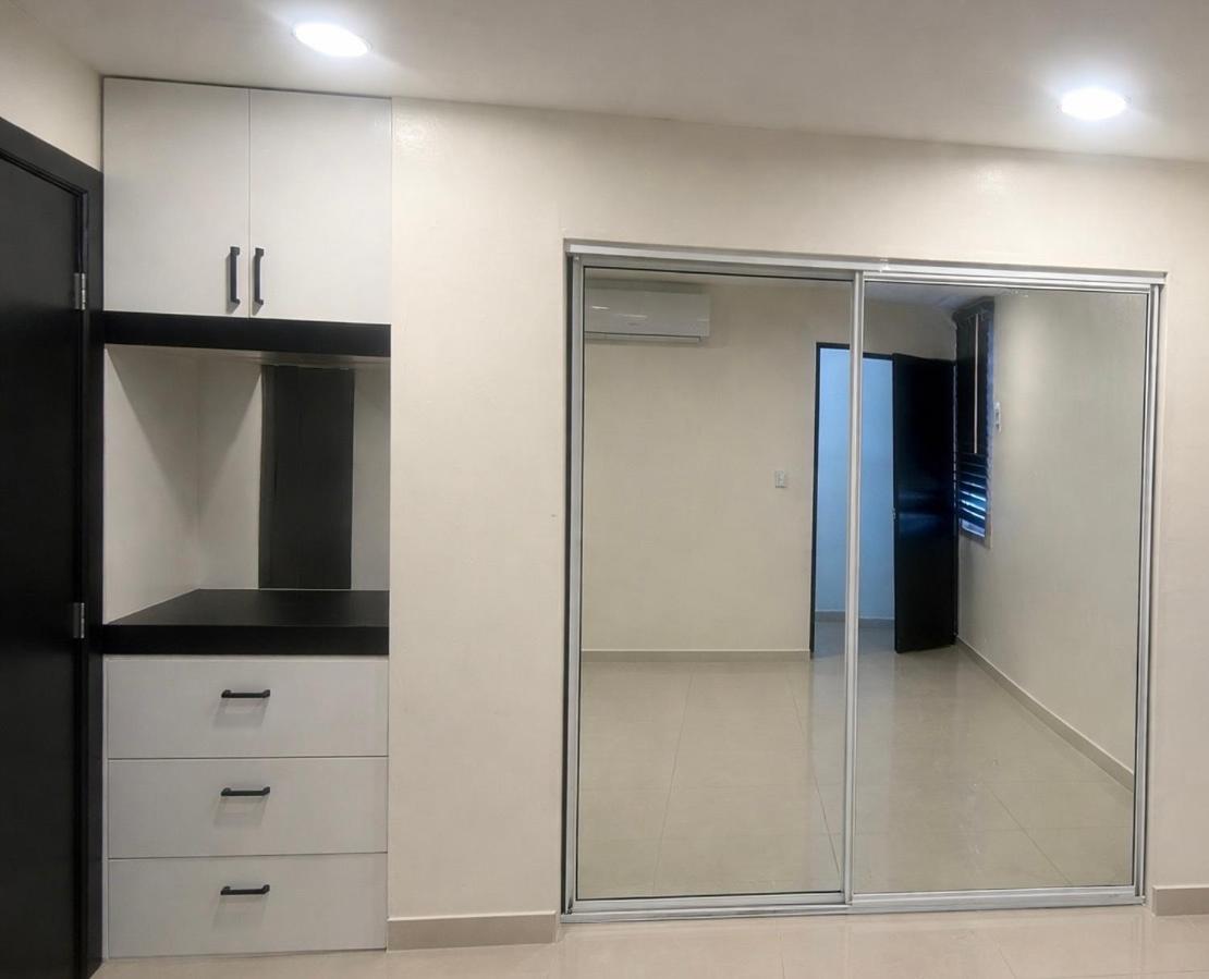 Classic One-Bedroom Apartment with King Bed photo 2