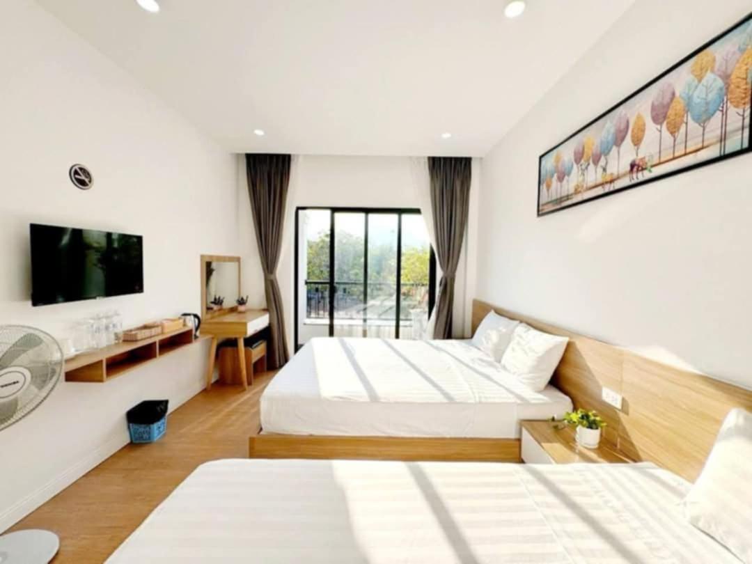 Family Room with Balcony photo 1